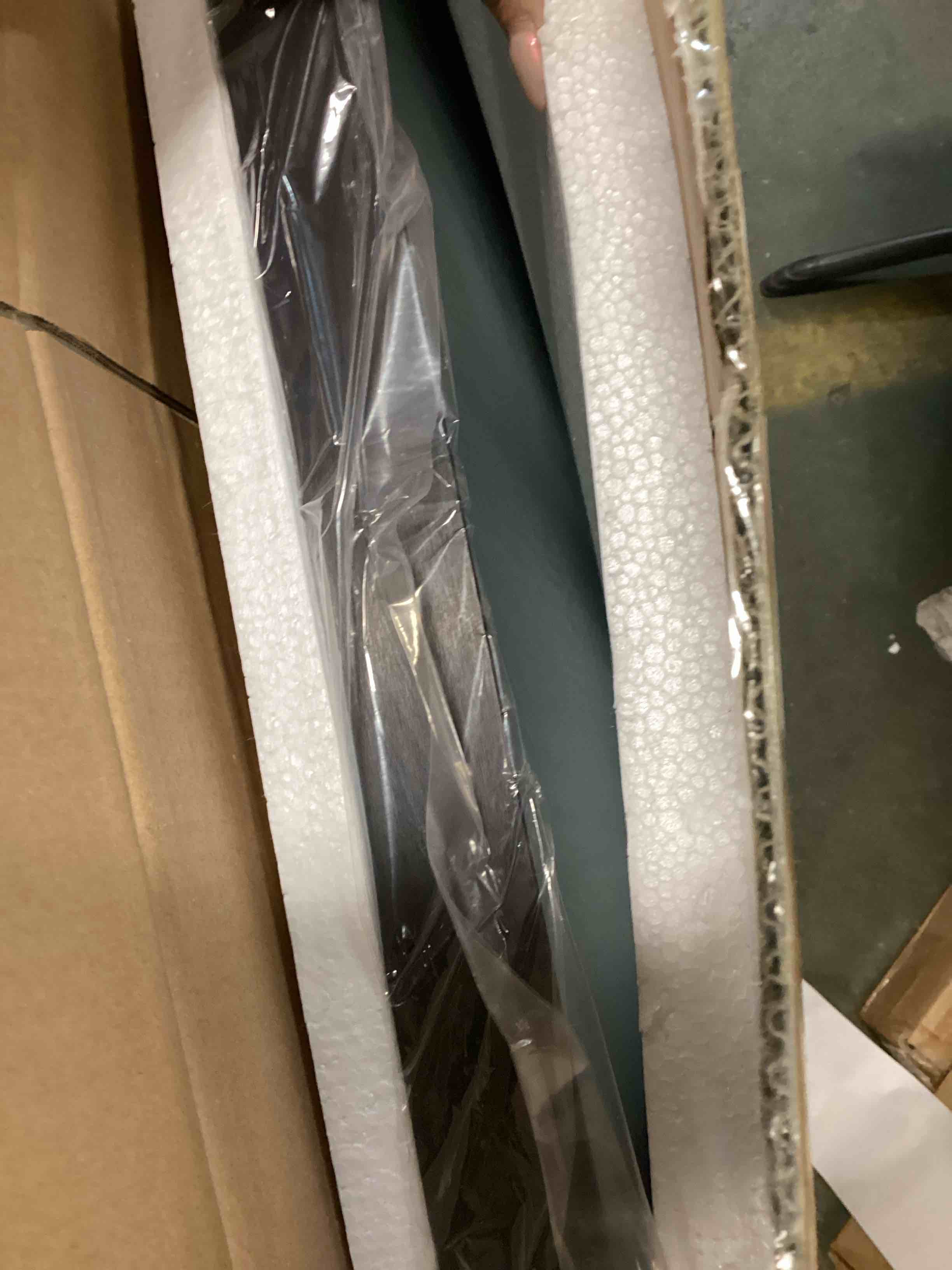 https://s3.amazonaws.com/lotting-images-prod/bidfta/RED6583188_1715347427108.jpeg