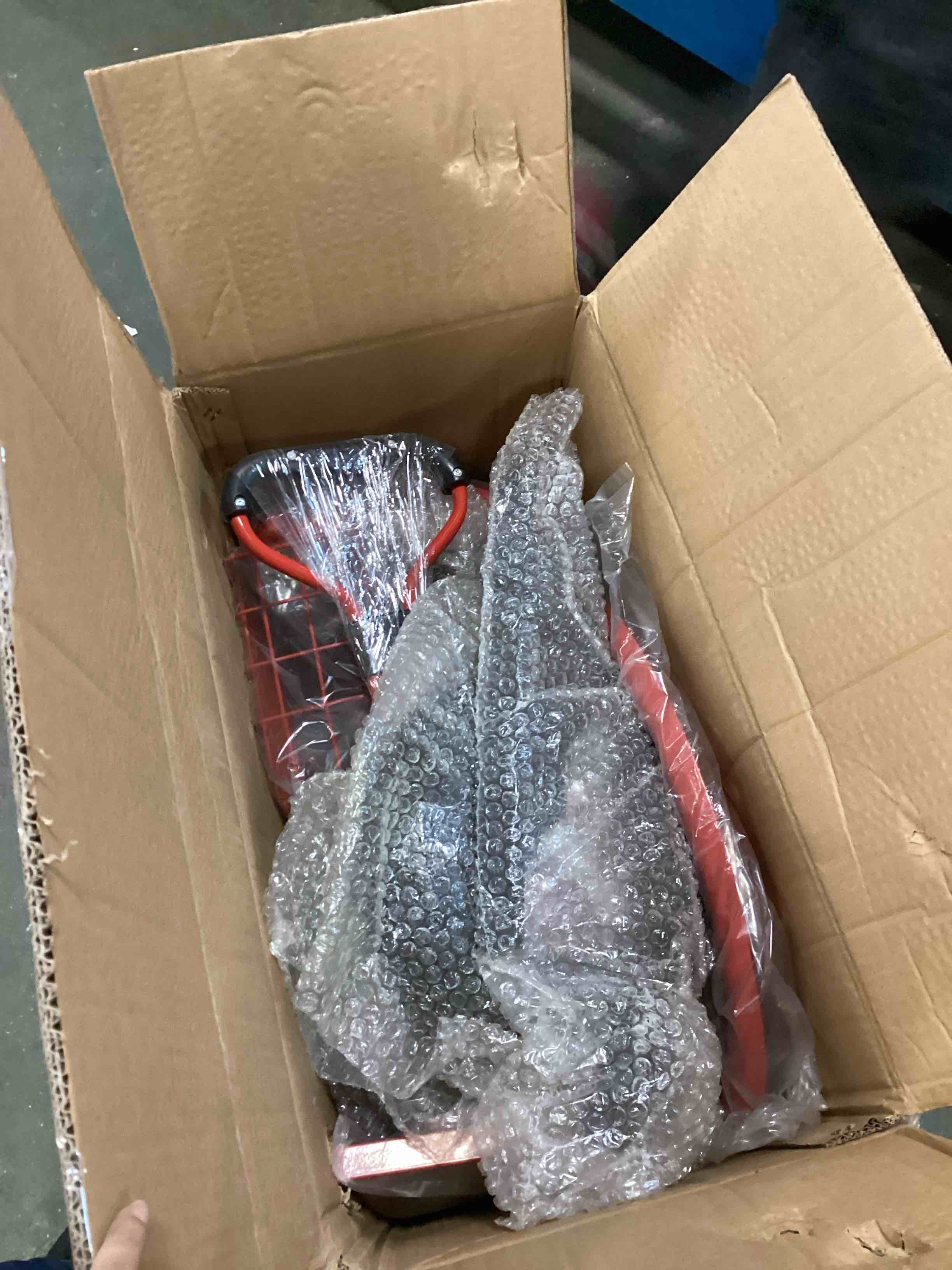 https://s3.amazonaws.com/lotting-images-prod/bidfta/RED6583236_1715352757621.jpeg