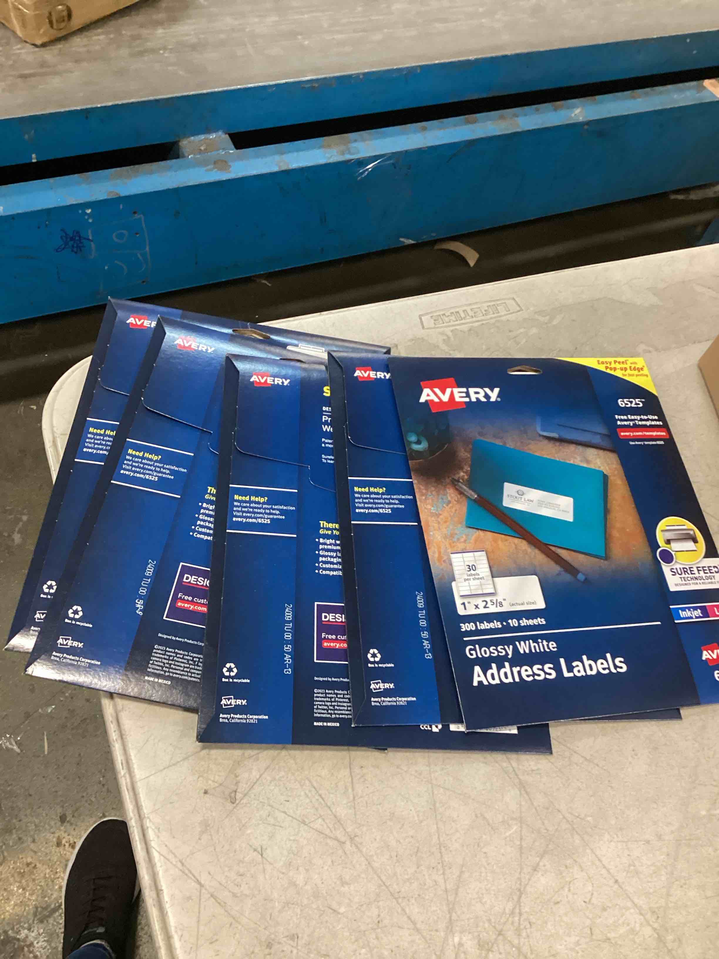 https://s3.amazonaws.com/lotting-images-prod/bidfta/RED6583341_1715361625962.jpeg