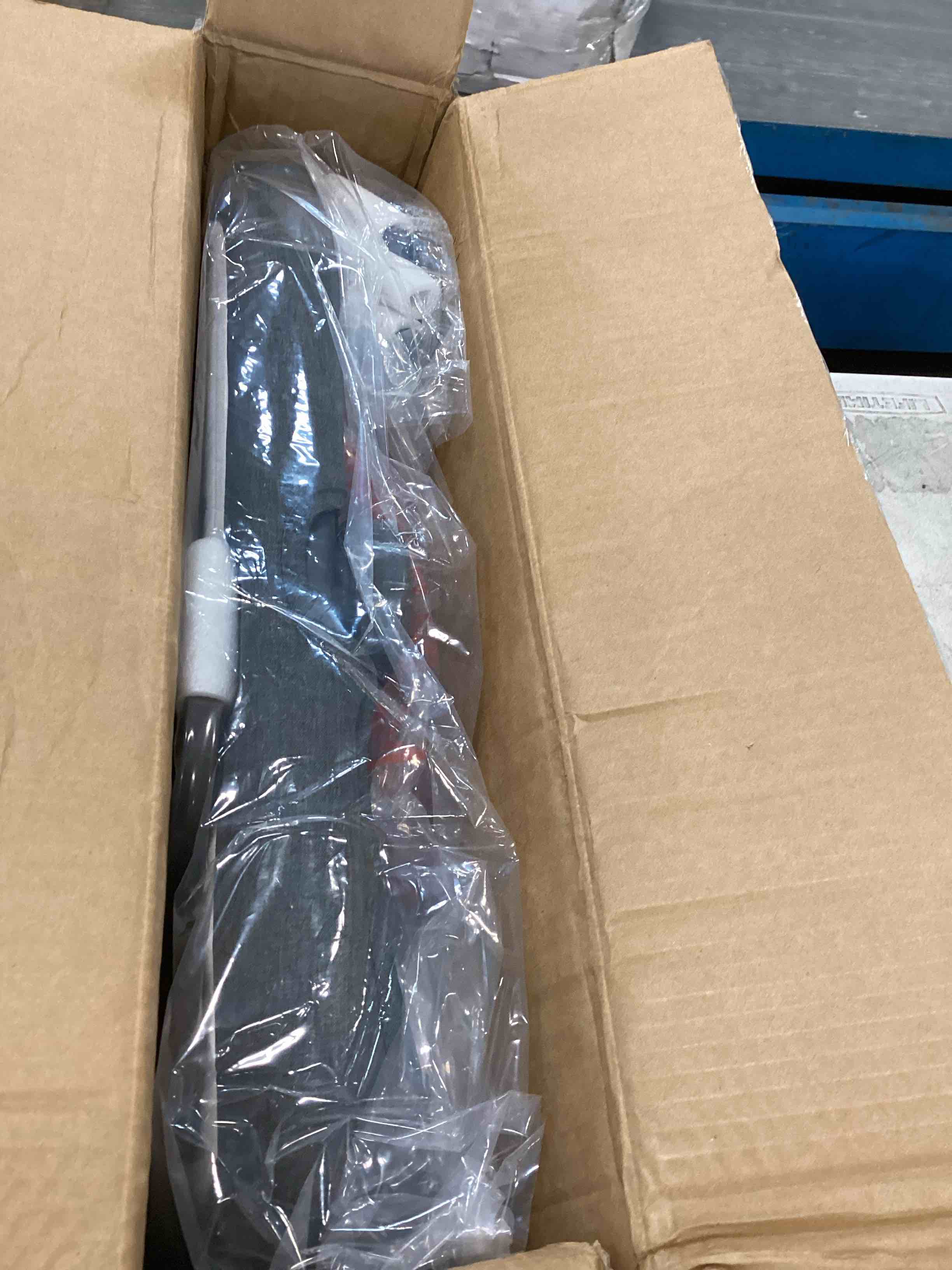 https://s3.amazonaws.com/lotting-images-prod/bidfta/RED6583612_1715443603016.jpeg