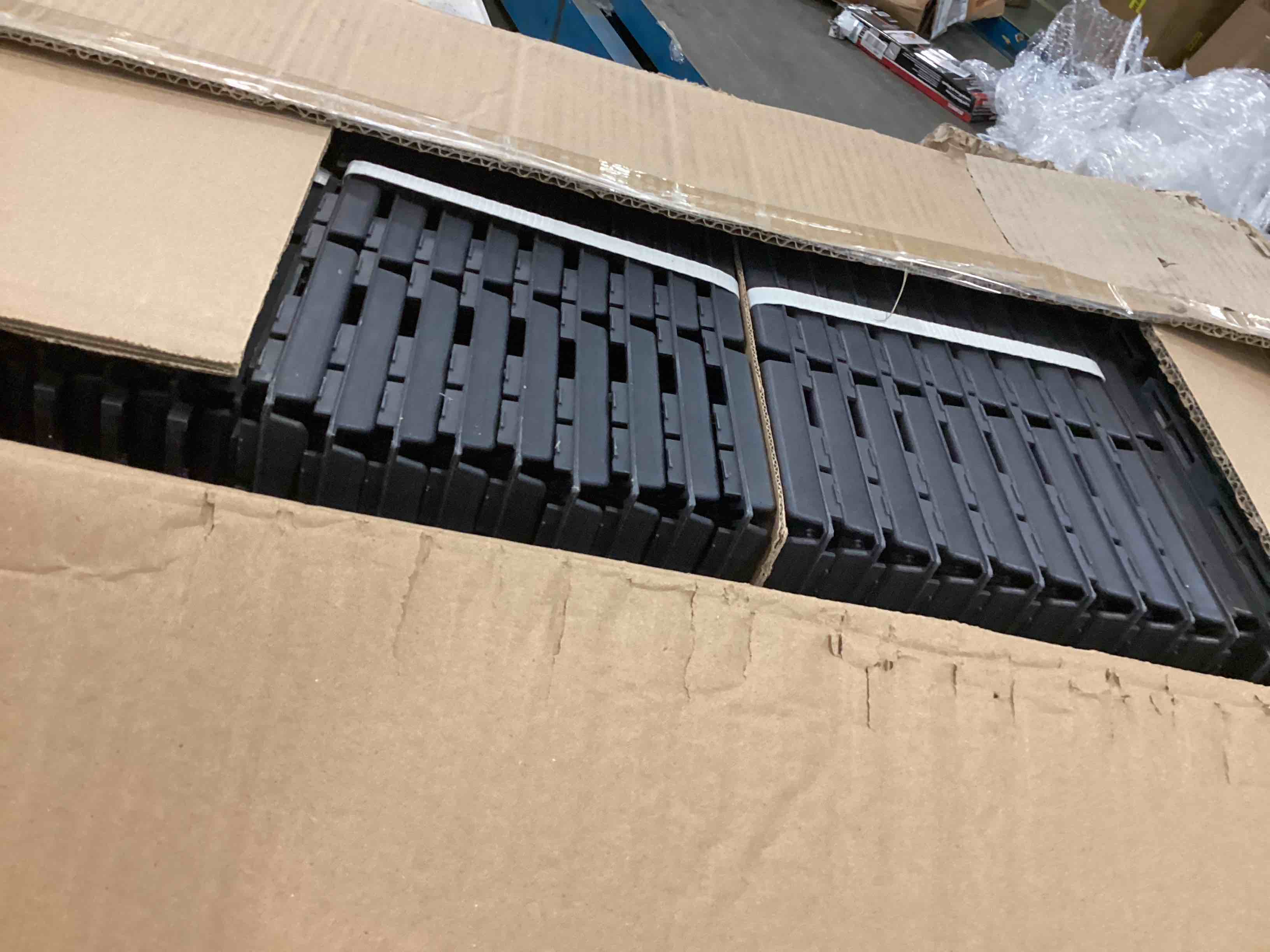 https://s3.amazonaws.com/lotting-images-prod/bidfta/RED6583700_1715603905008.jpeg