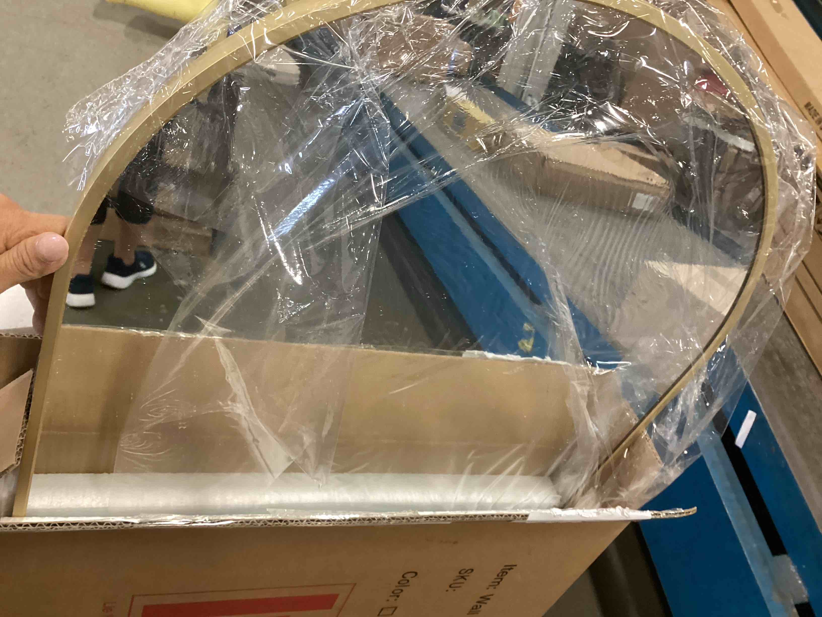 https://s3.amazonaws.com/lotting-images-prod/bidfta/RED6583709_1715604596715.jpeg