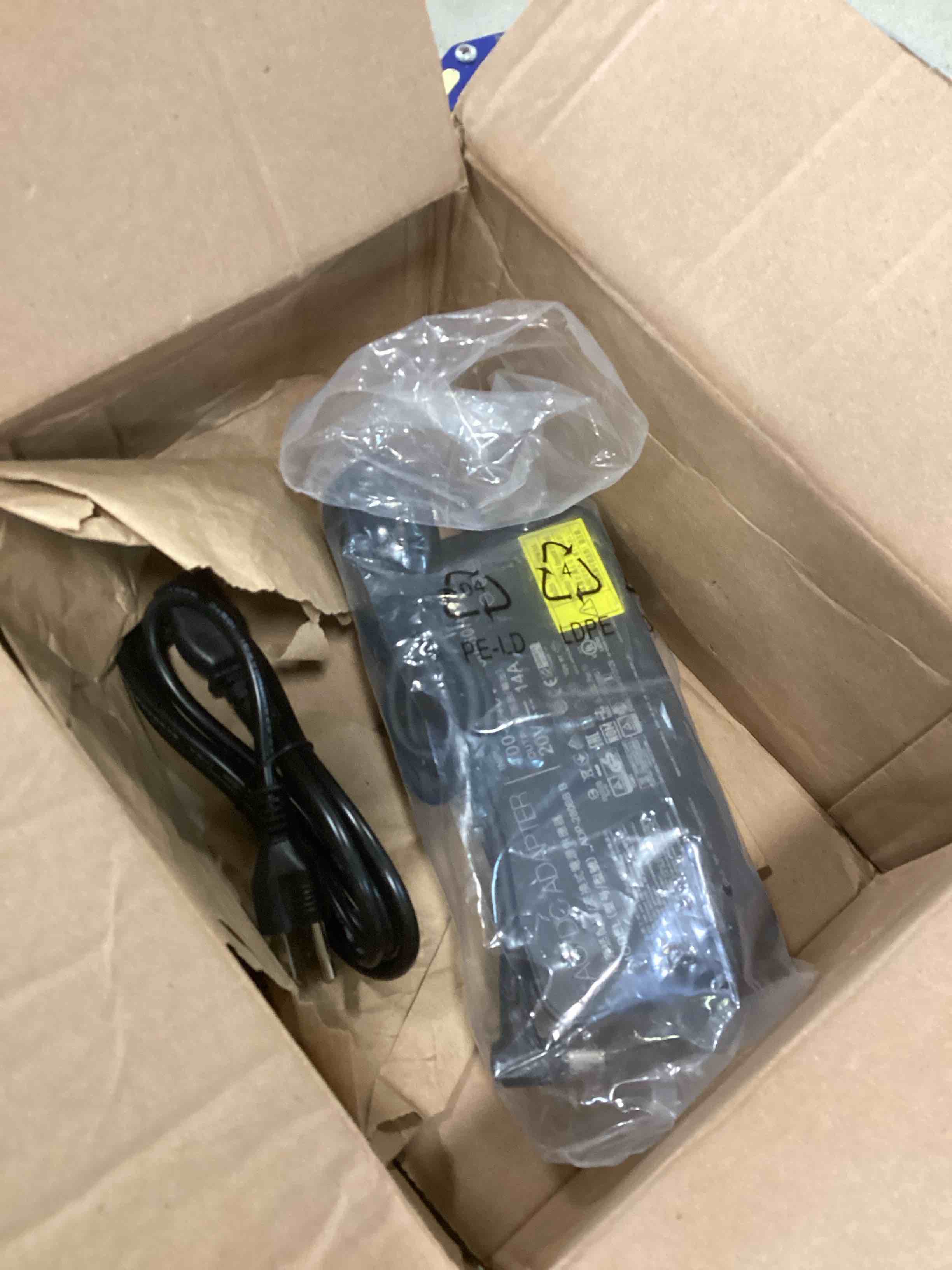 https://s3.amazonaws.com/lotting-images-prod/bidfta/RED6583915_1715628606747.jpeg
