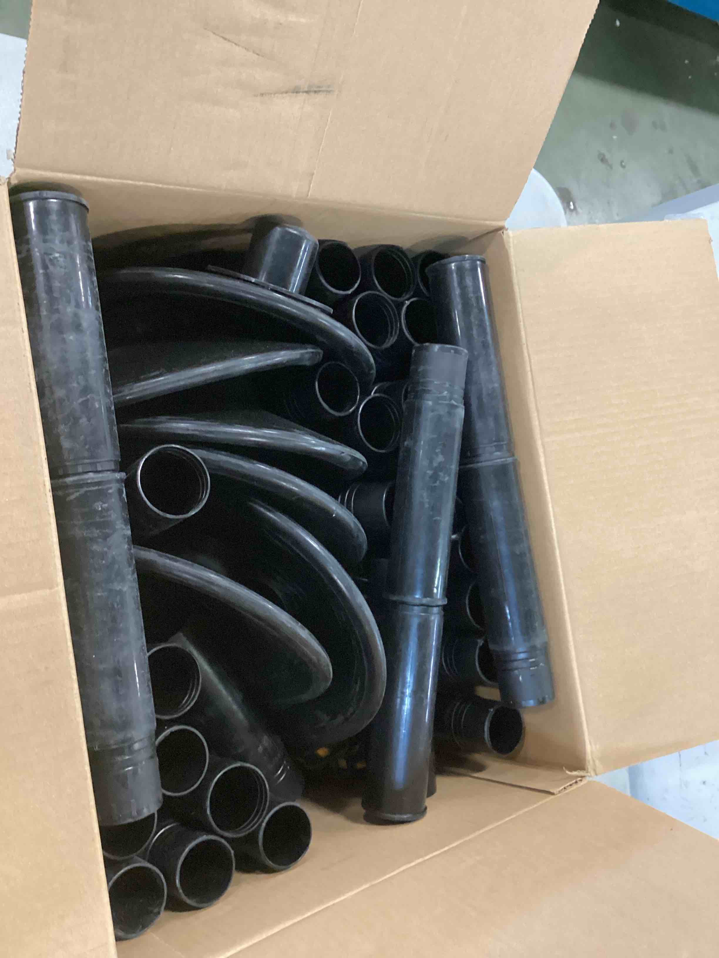 https://s3.amazonaws.com/lotting-images-prod/bidfta/RED6583965_1715867806262.jpeg