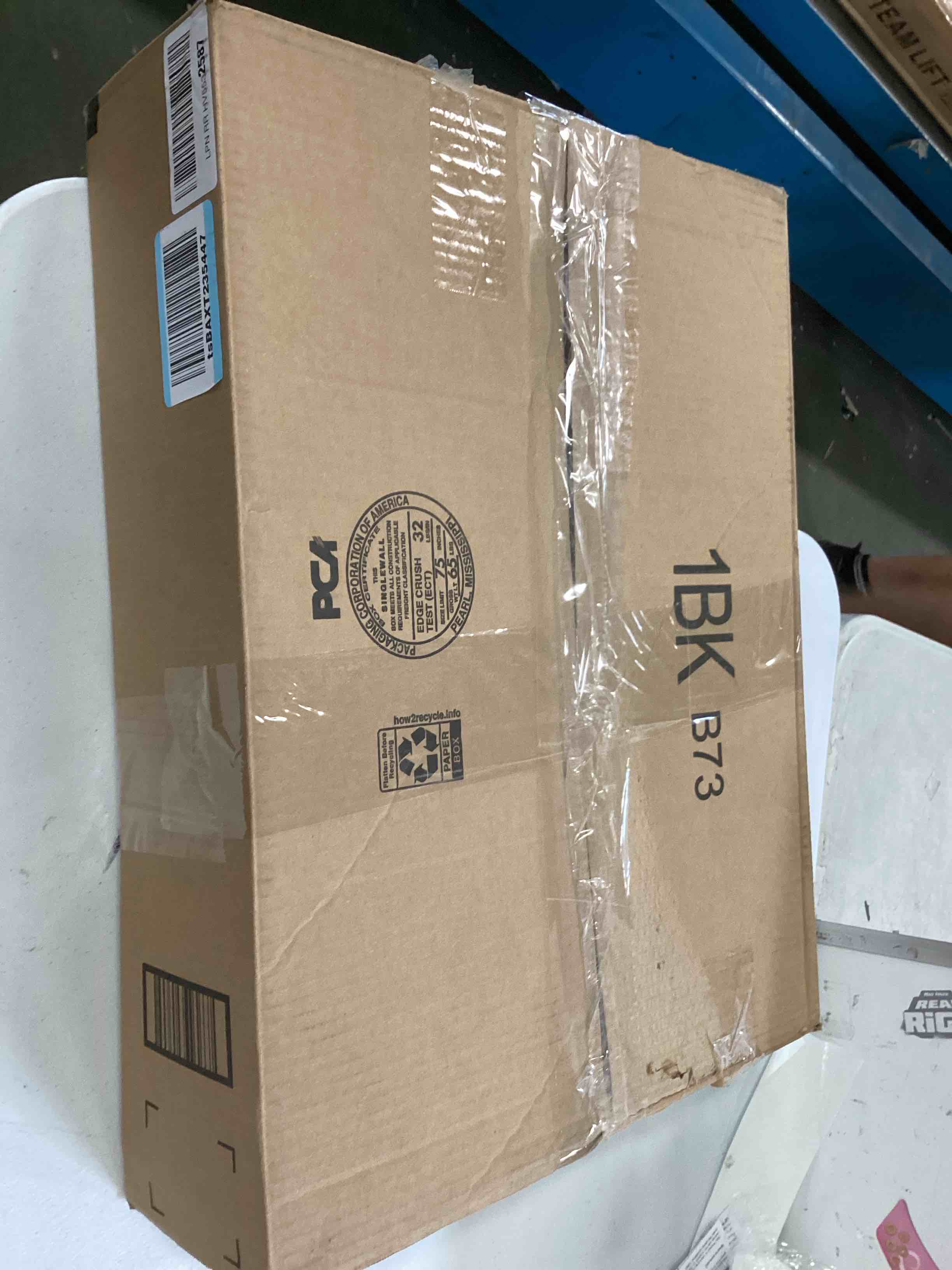 https://s3.amazonaws.com/lotting-images-prod/bidfta/RED6584513_1716048751877.jpeg