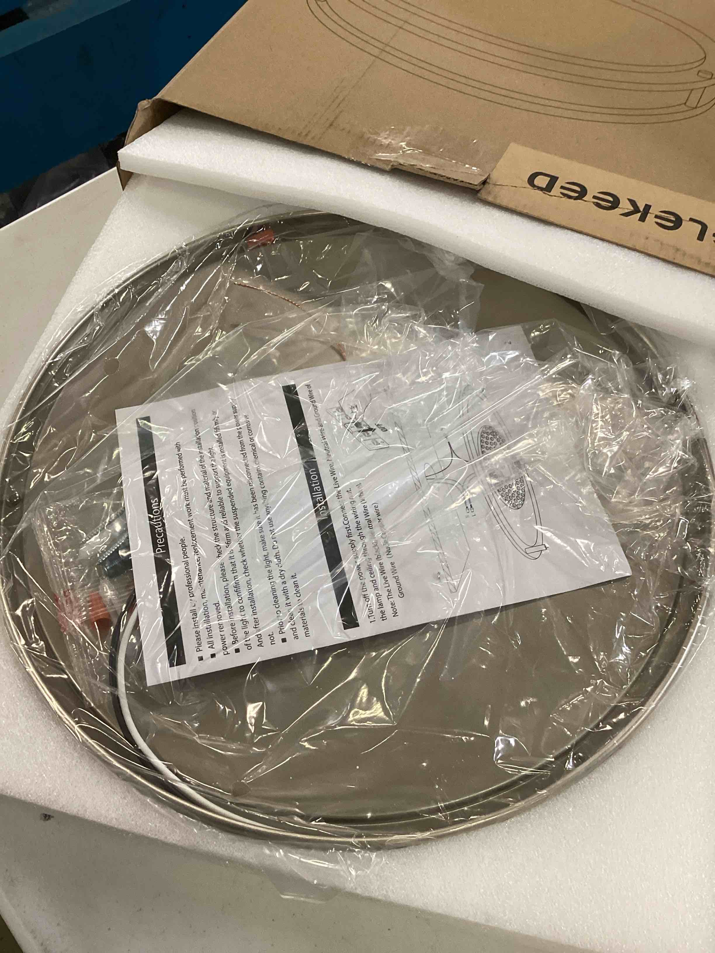 https://s3.amazonaws.com/lotting-images-prod/bidfta/RED6584569_1716057366956.jpeg