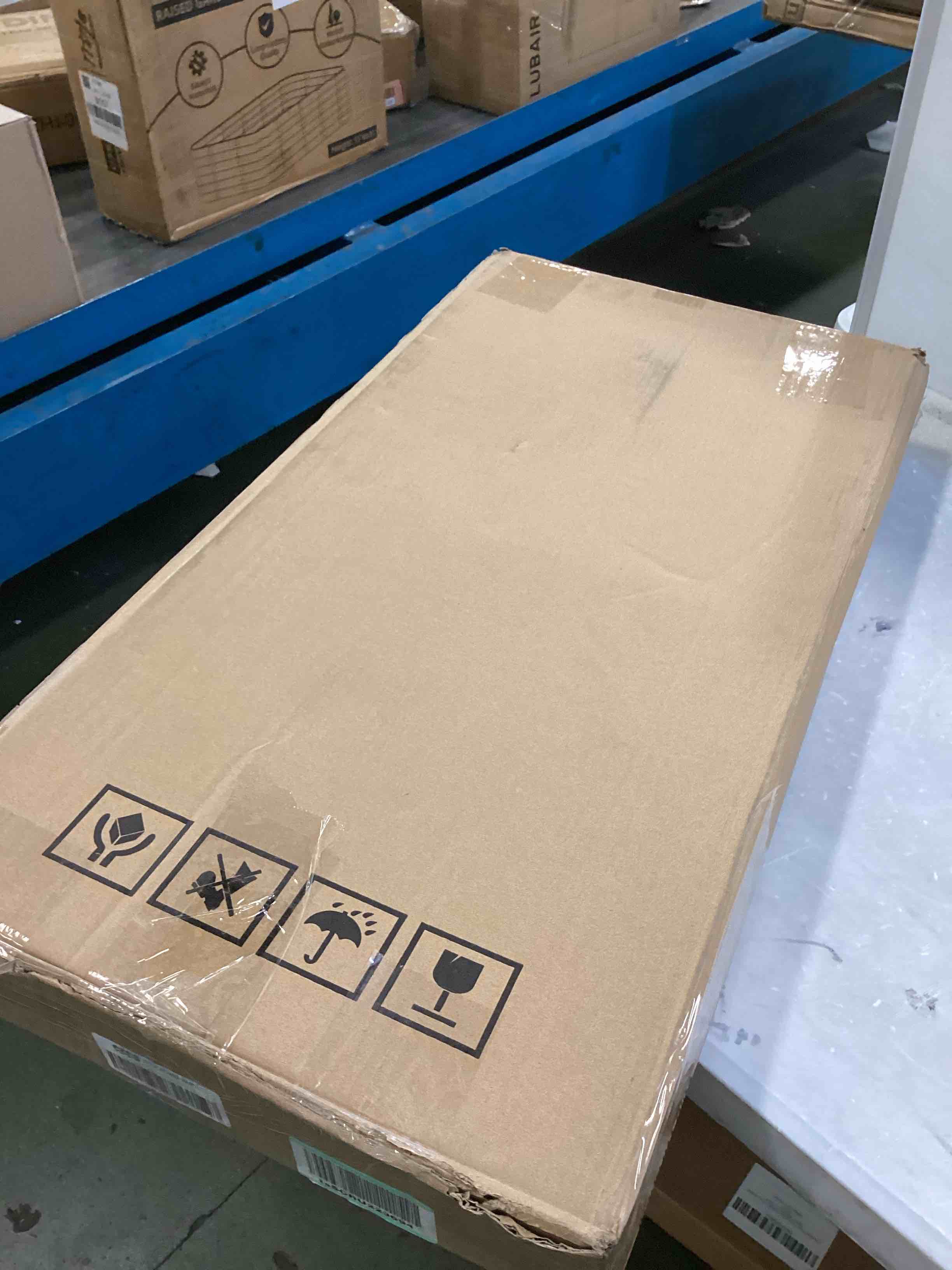 https://s3.amazonaws.com/lotting-images-prod/bidfta/RED6585008_1716312866304.jpeg