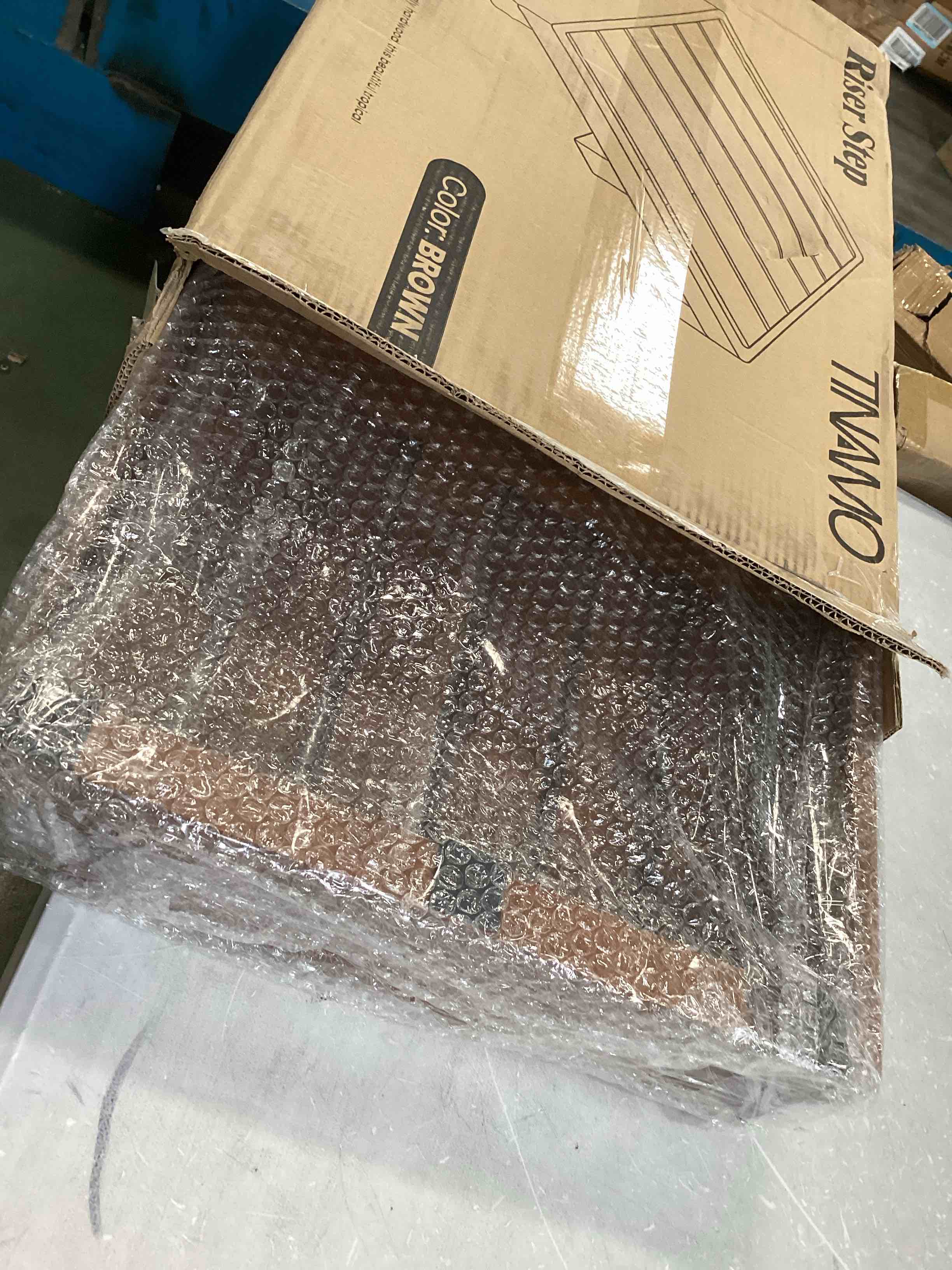 https://s3.amazonaws.com/lotting-images-prod/bidfta/RED6585037_1716317501873.jpeg