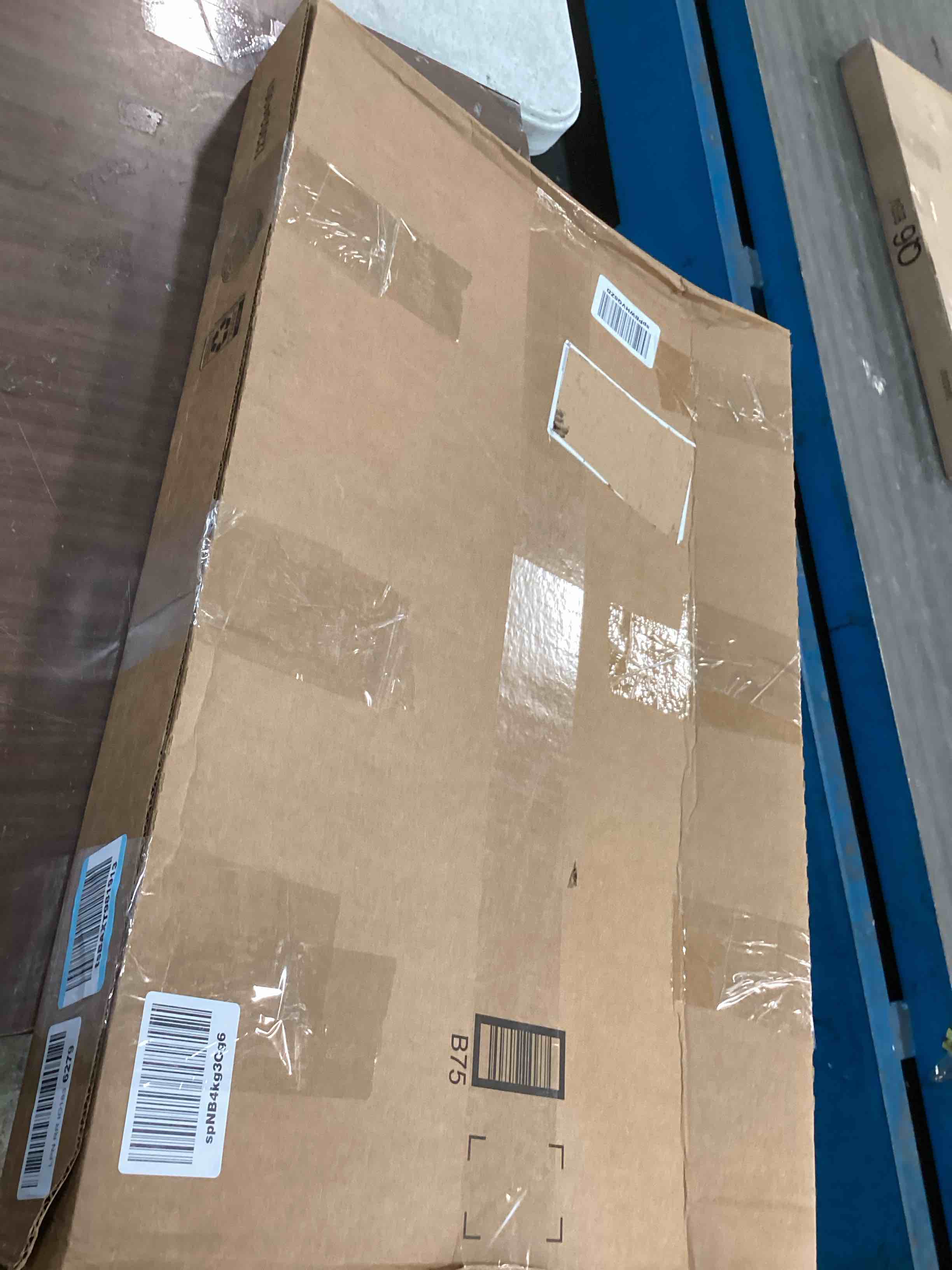 https://s3.amazonaws.com/lotting-images-prod/bidfta/RED6585361_1716485306119.jpeg