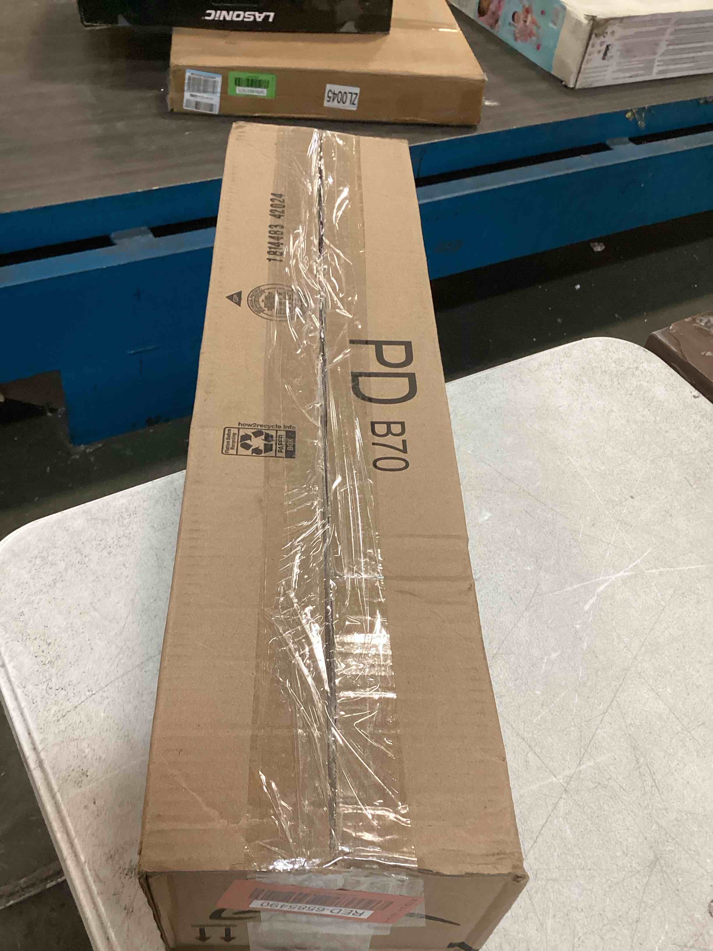 https://s3.amazonaws.com/lotting-images-prod/bidfta/RED6585490_1715959122544.jpeg