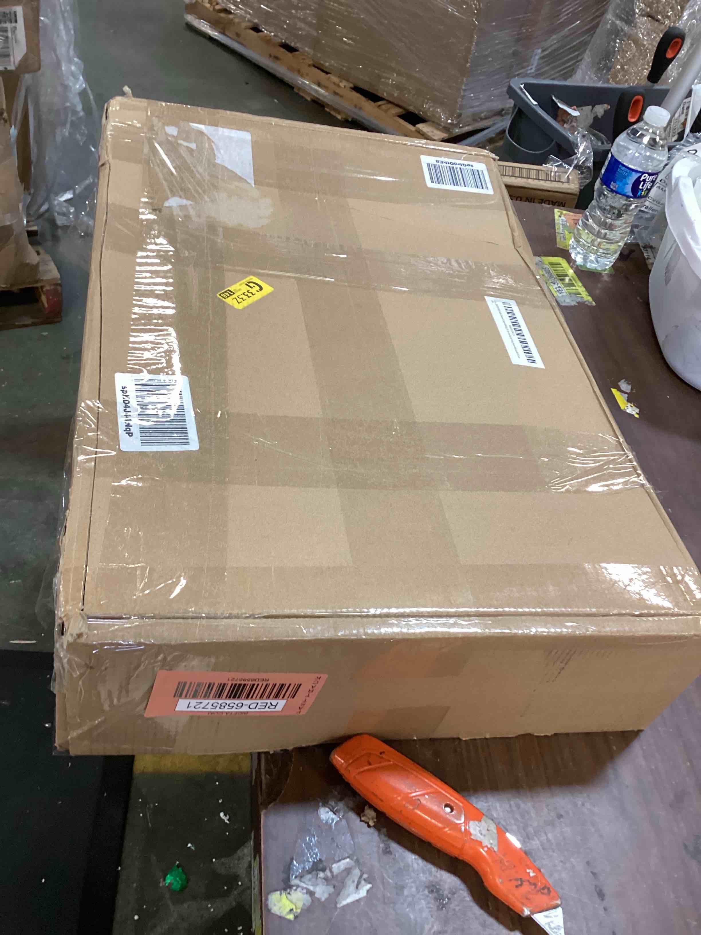 https://s3.amazonaws.com/lotting-images-prod/bidfta/RED6585721_1716045131172.jpeg