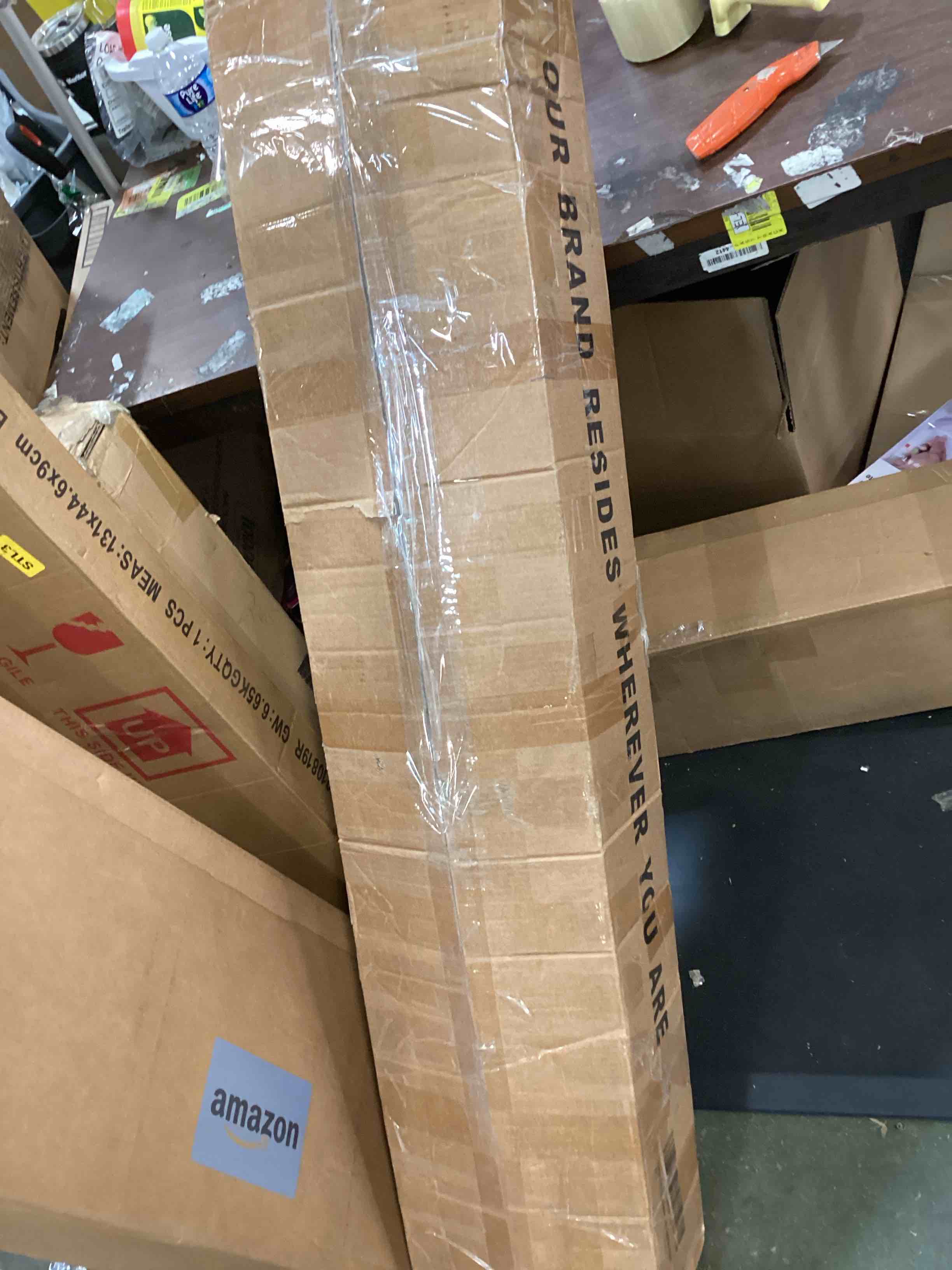 https://s3.amazonaws.com/lotting-images-prod/bidfta/RED6585760_1716052571622.jpeg