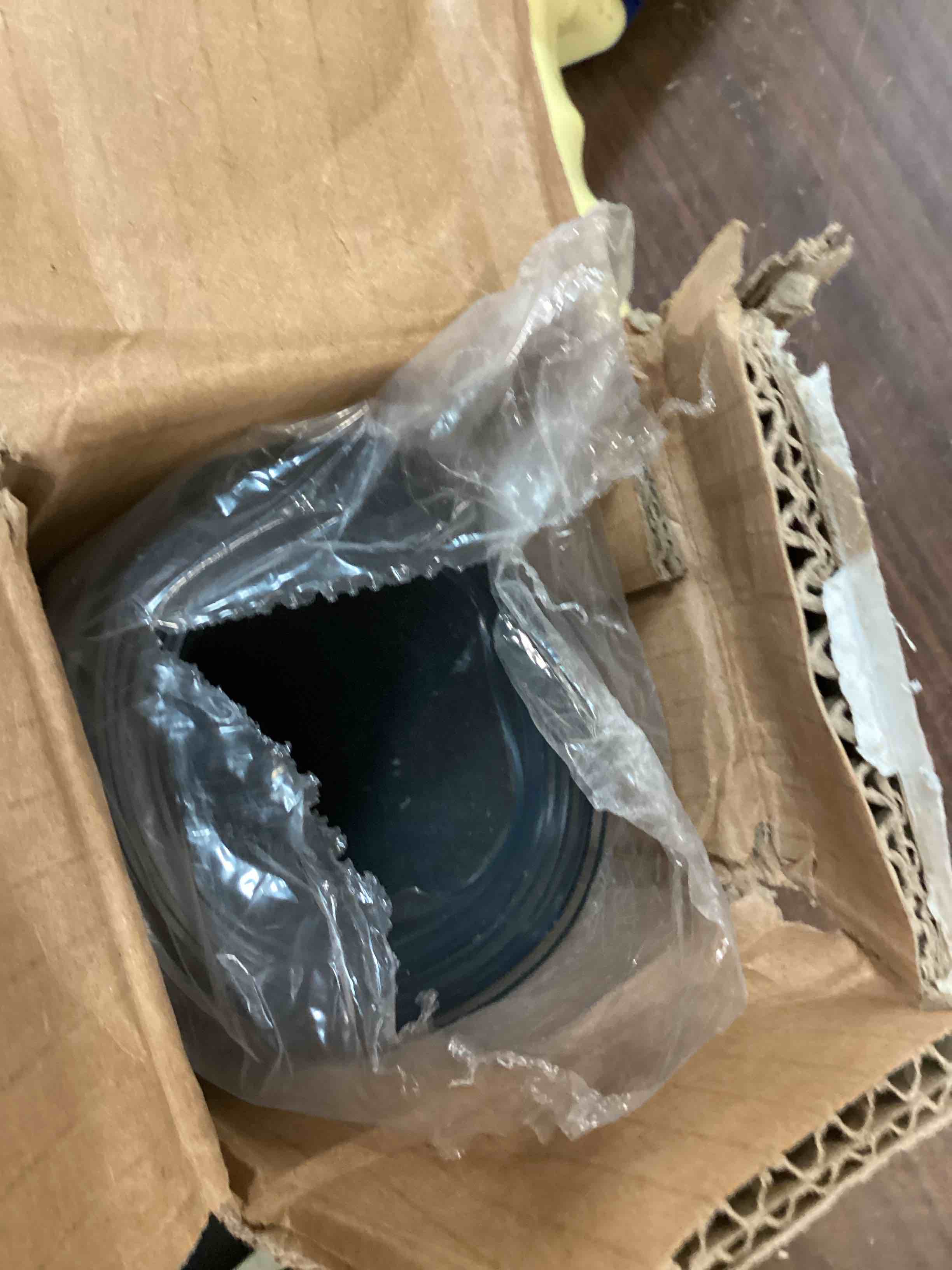 https://s3.amazonaws.com/lotting-images-prod/bidfta/RED6585782_1716056387909.jpeg