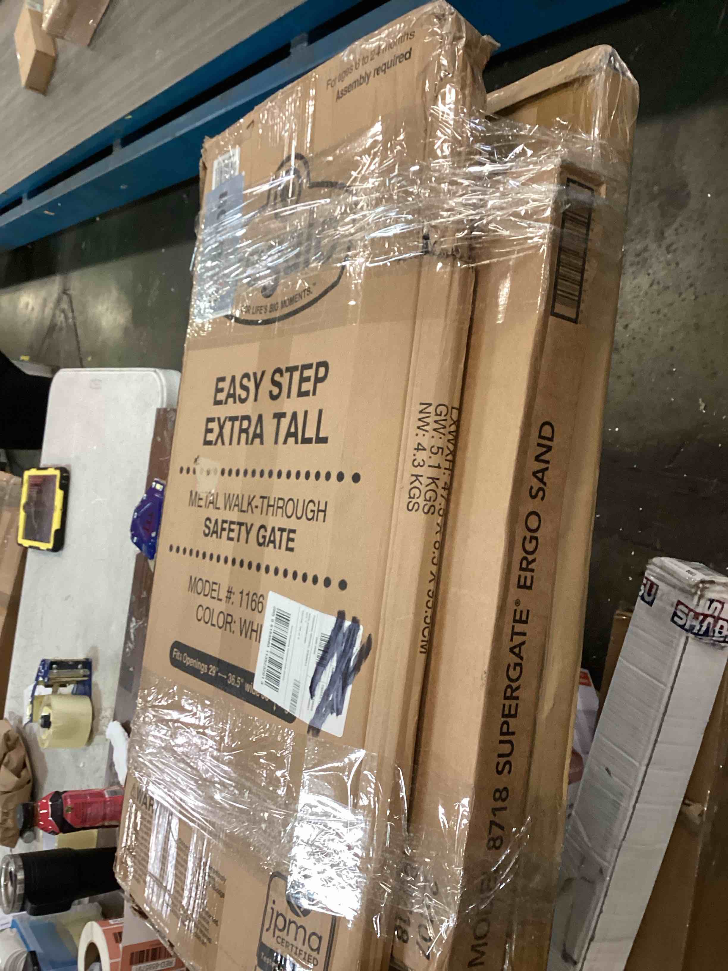 https://s3.amazonaws.com/lotting-images-prod/bidfta/RED6585791_1716057254565.jpeg