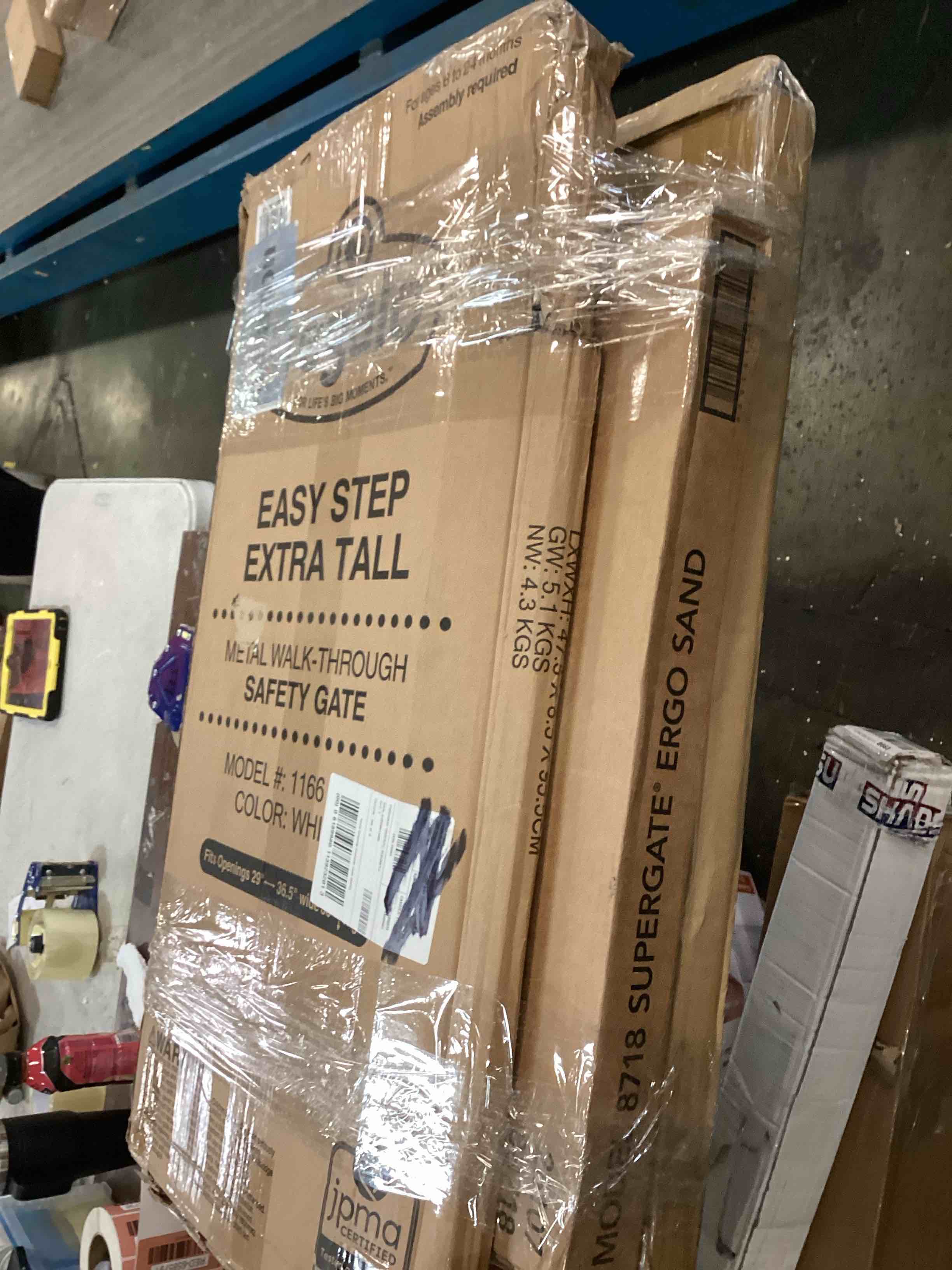 https://s3.amazonaws.com/lotting-images-prod/bidfta/RED6585791_1716057255441.jpeg