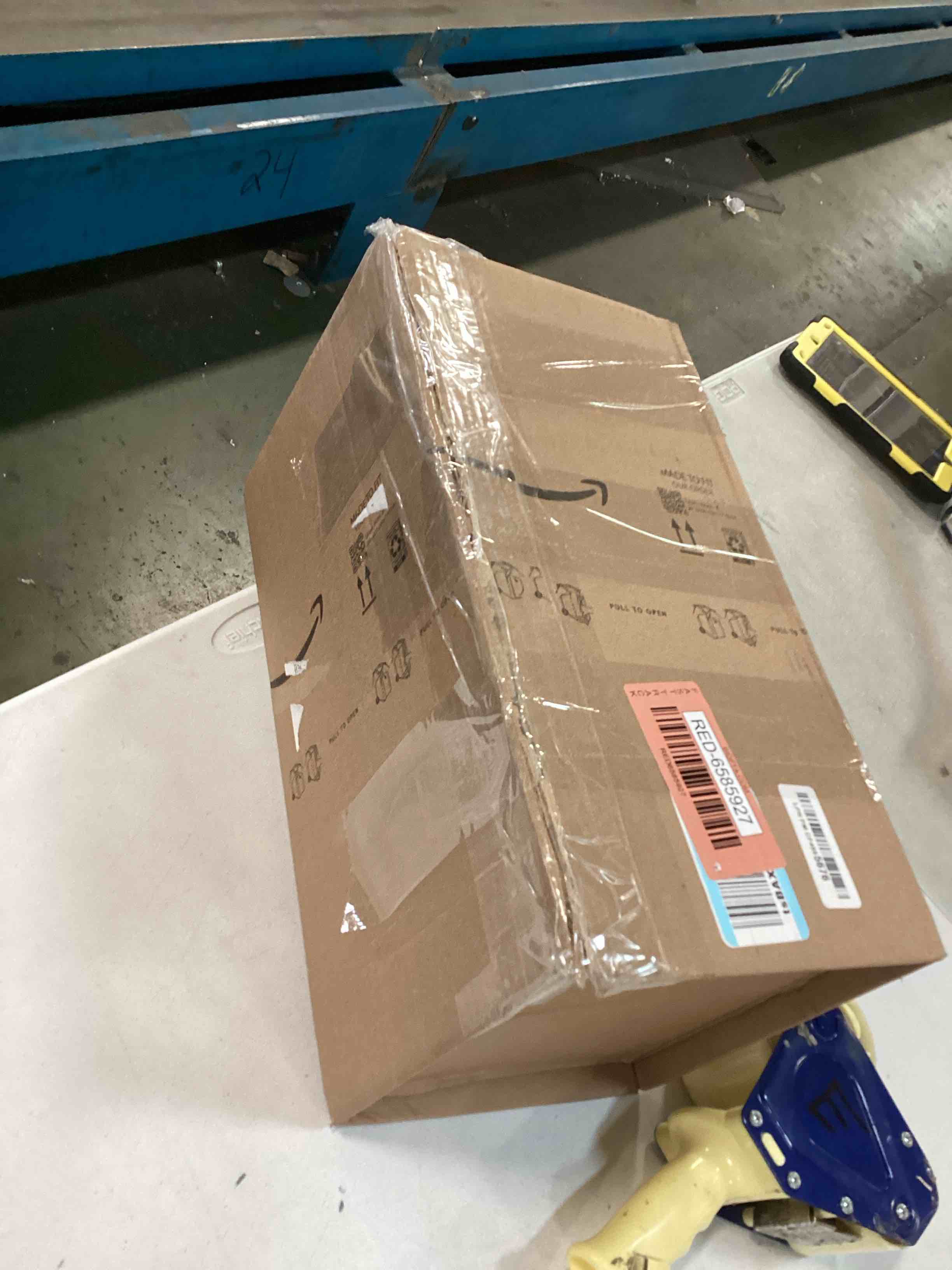 https://s3.amazonaws.com/lotting-images-prod/bidfta/RED6585927_1716221208616.jpeg