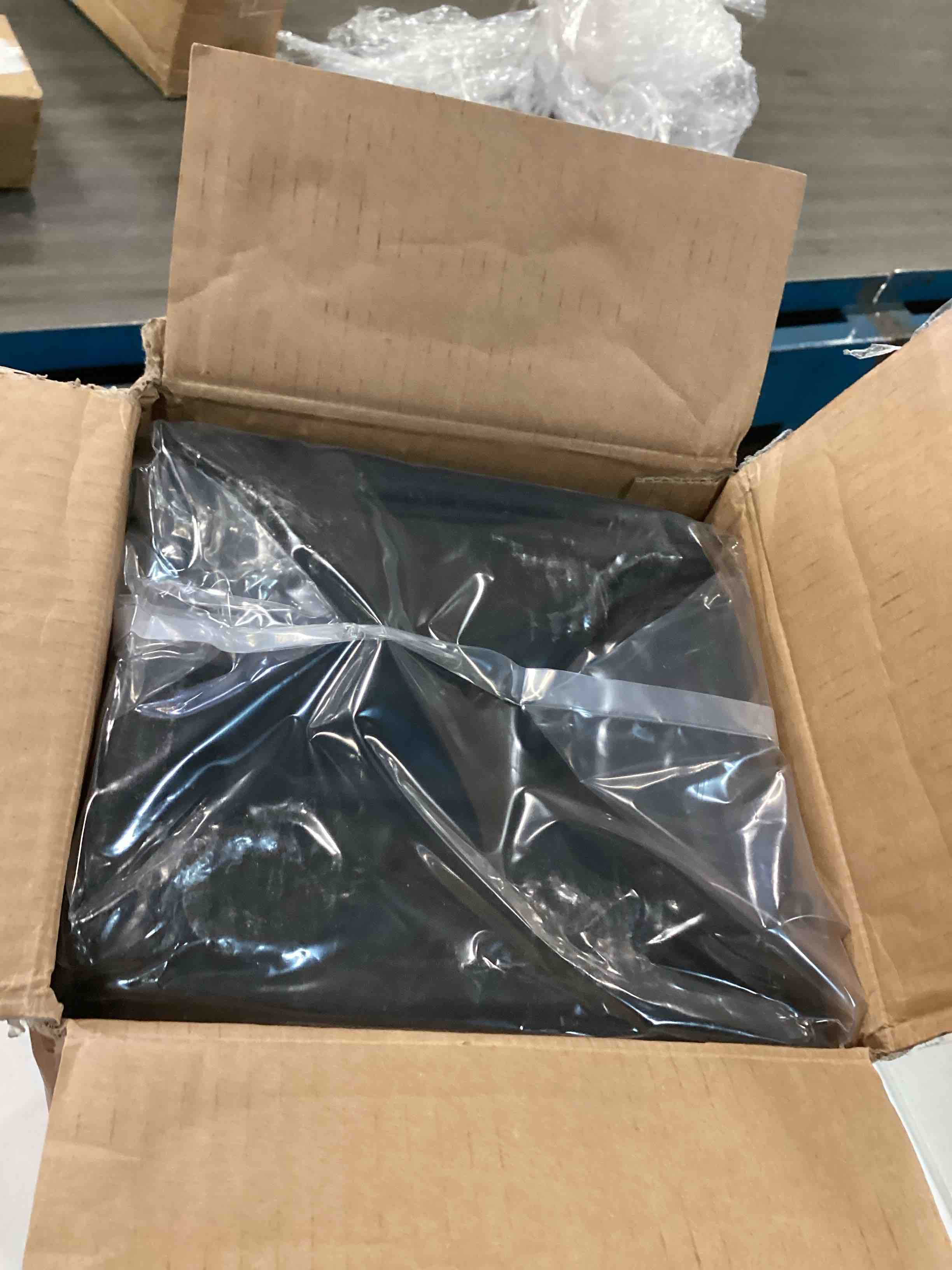 https://s3.amazonaws.com/lotting-images-prod/bidfta/RED6585986_1716229242105.jpeg