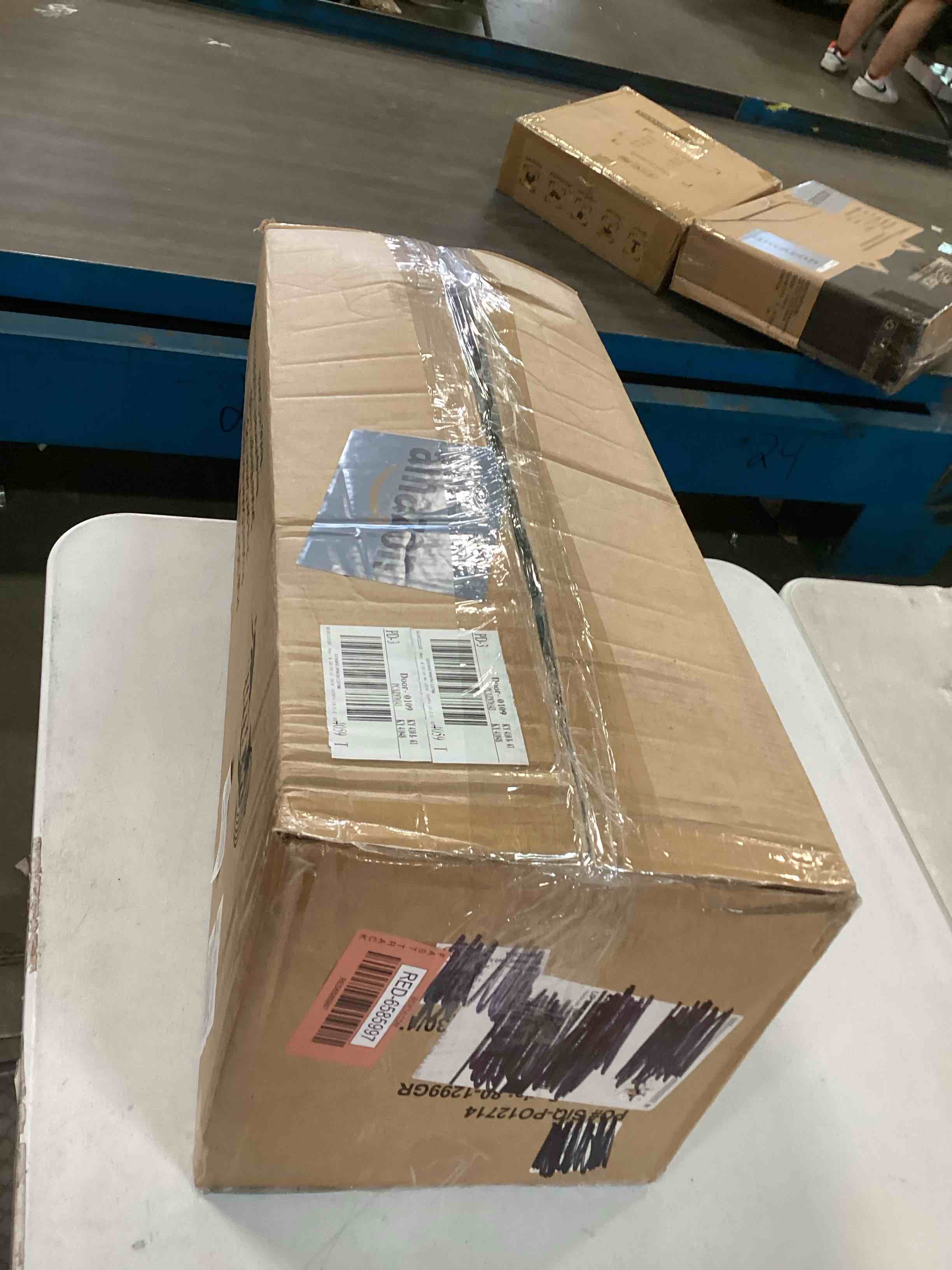 https://s3.amazonaws.com/lotting-images-prod/bidfta/RED6585997_1716230301228.jpeg