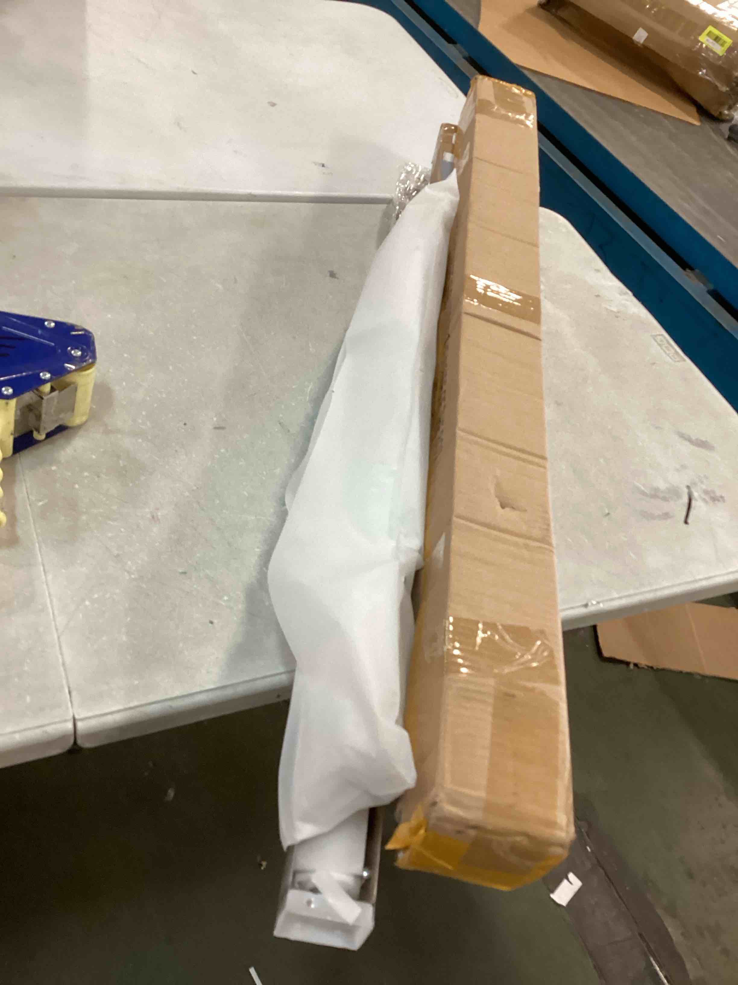 https://s3.amazonaws.com/lotting-images-prod/bidfta/RED6586266_1716321297951.jpeg