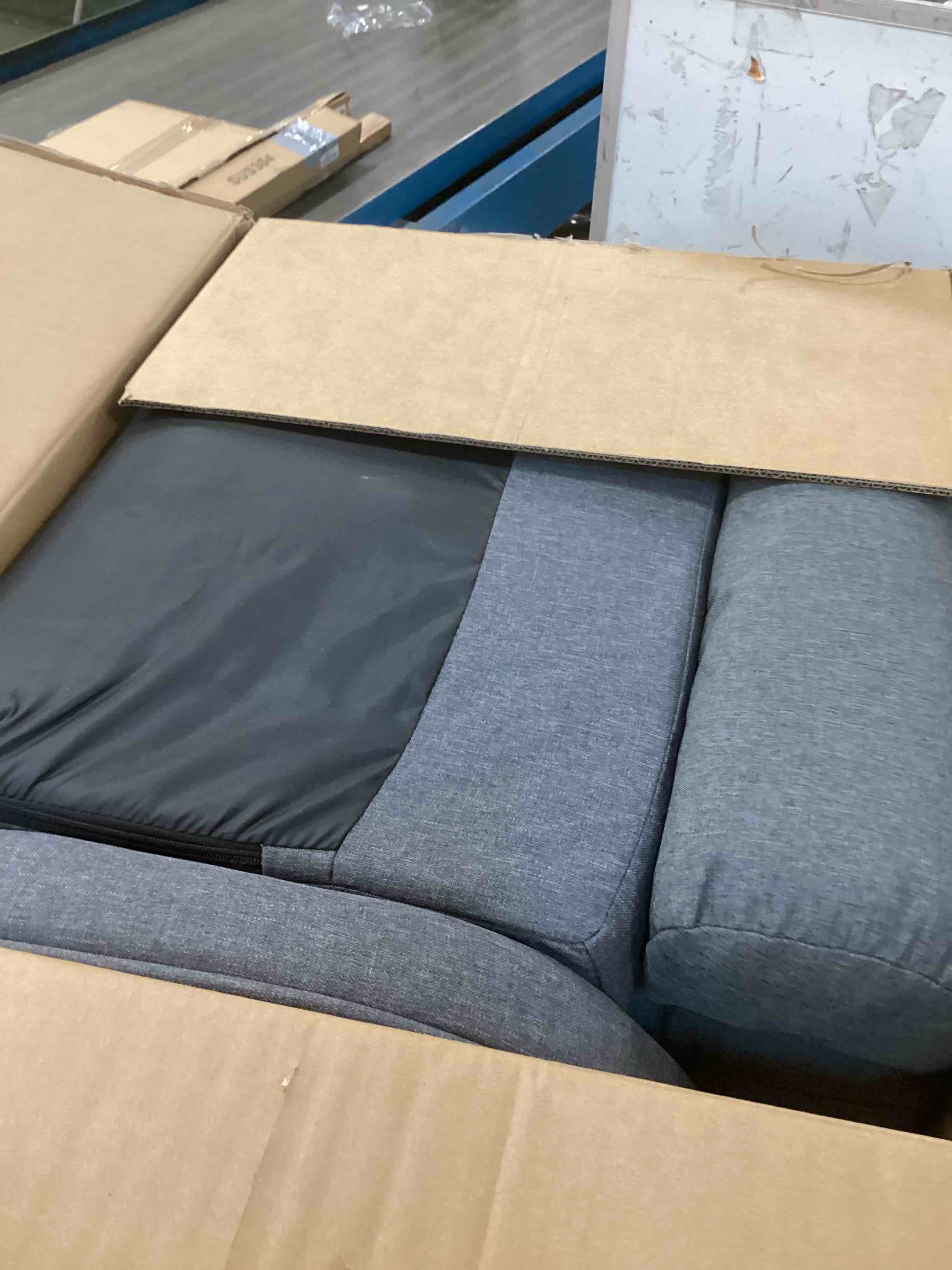 https://s3.amazonaws.com/lotting-images-prod/bidfta/RED6586303_1716382317571.jpeg