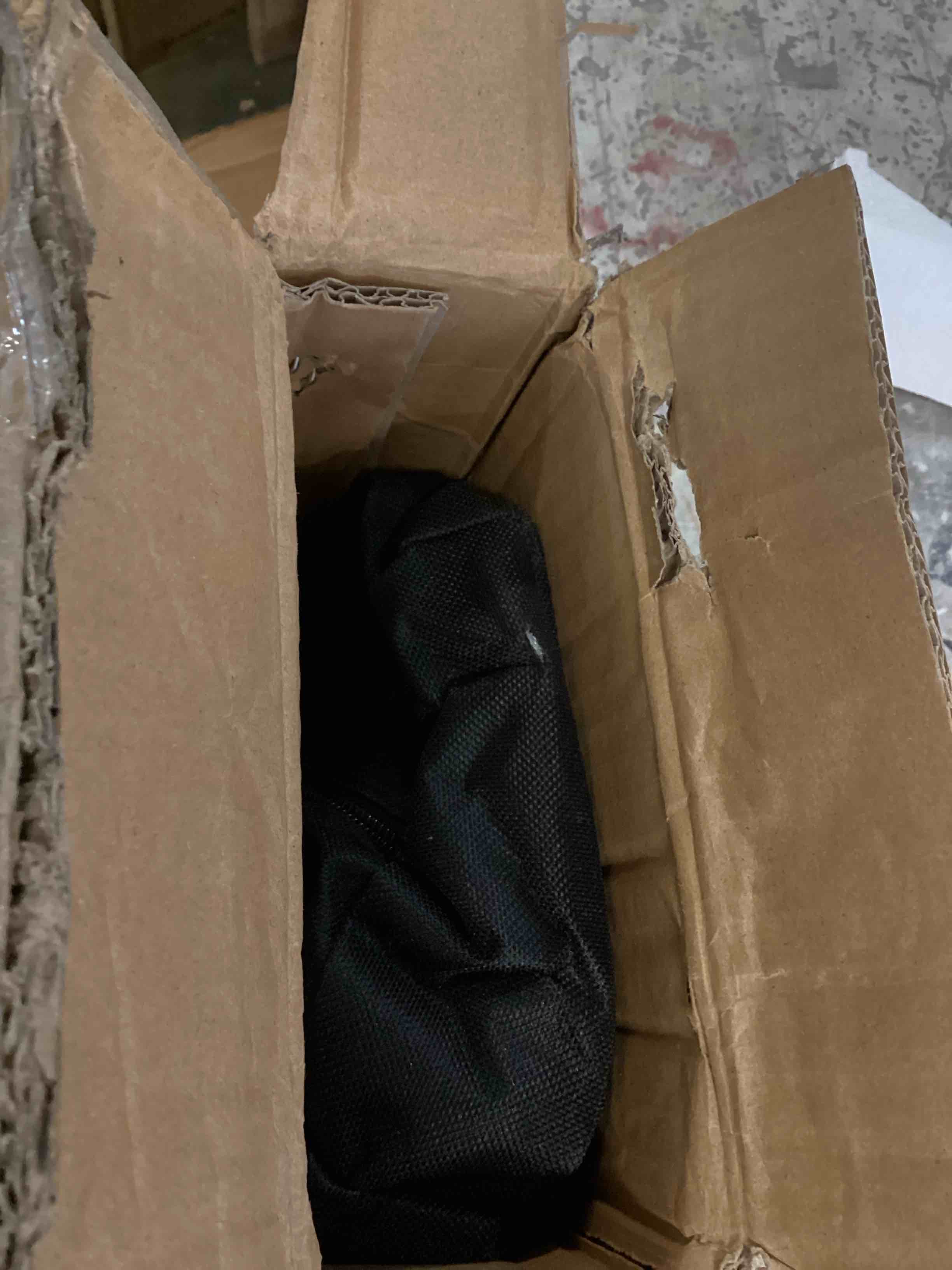 https://s3.amazonaws.com/lotting-images-prod/bidfta/RED6586641_1716485147189.jpeg