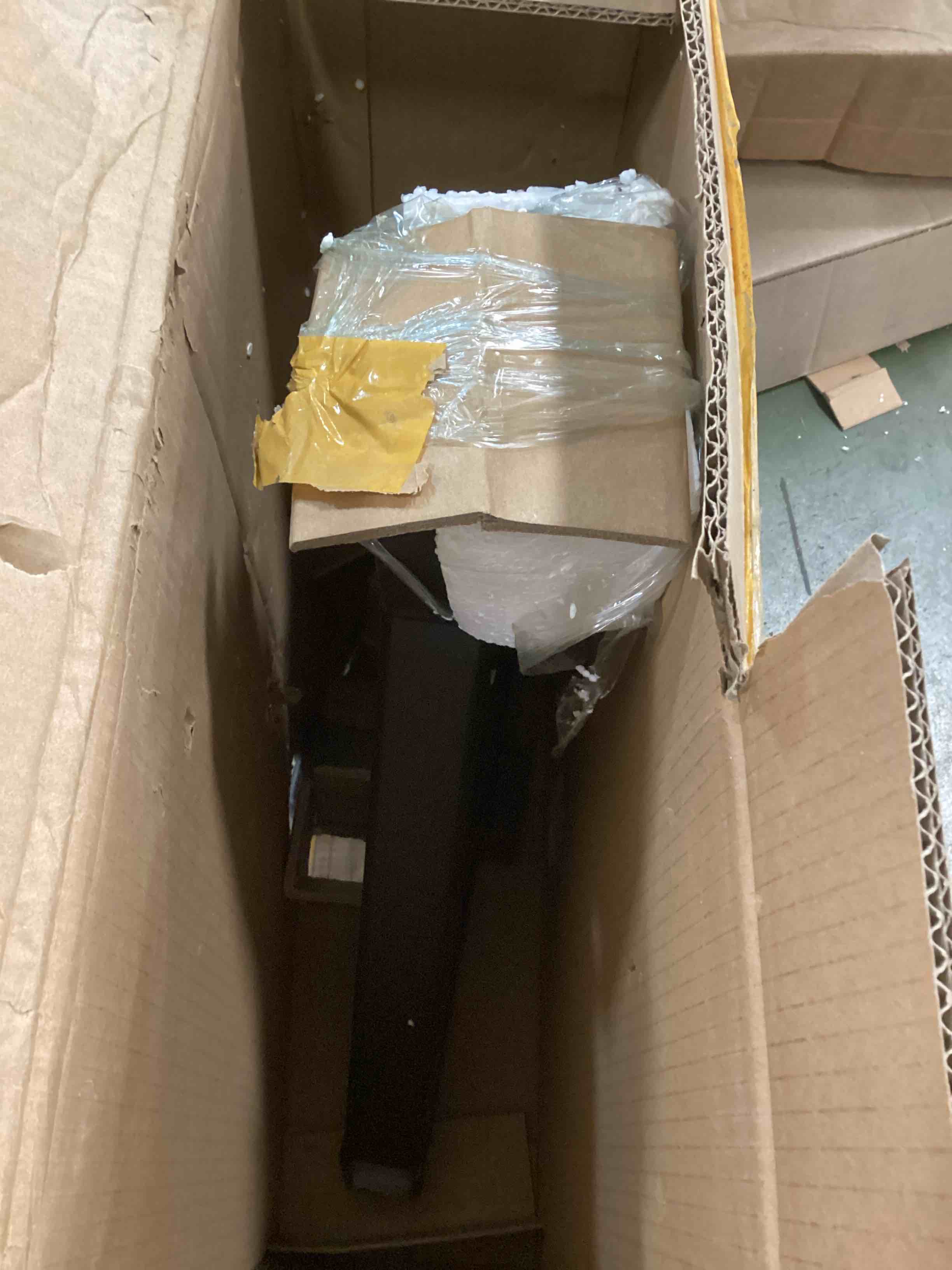 https://s3.amazonaws.com/lotting-images-prod/bidfta/RED6586675_1716488939802.jpeg