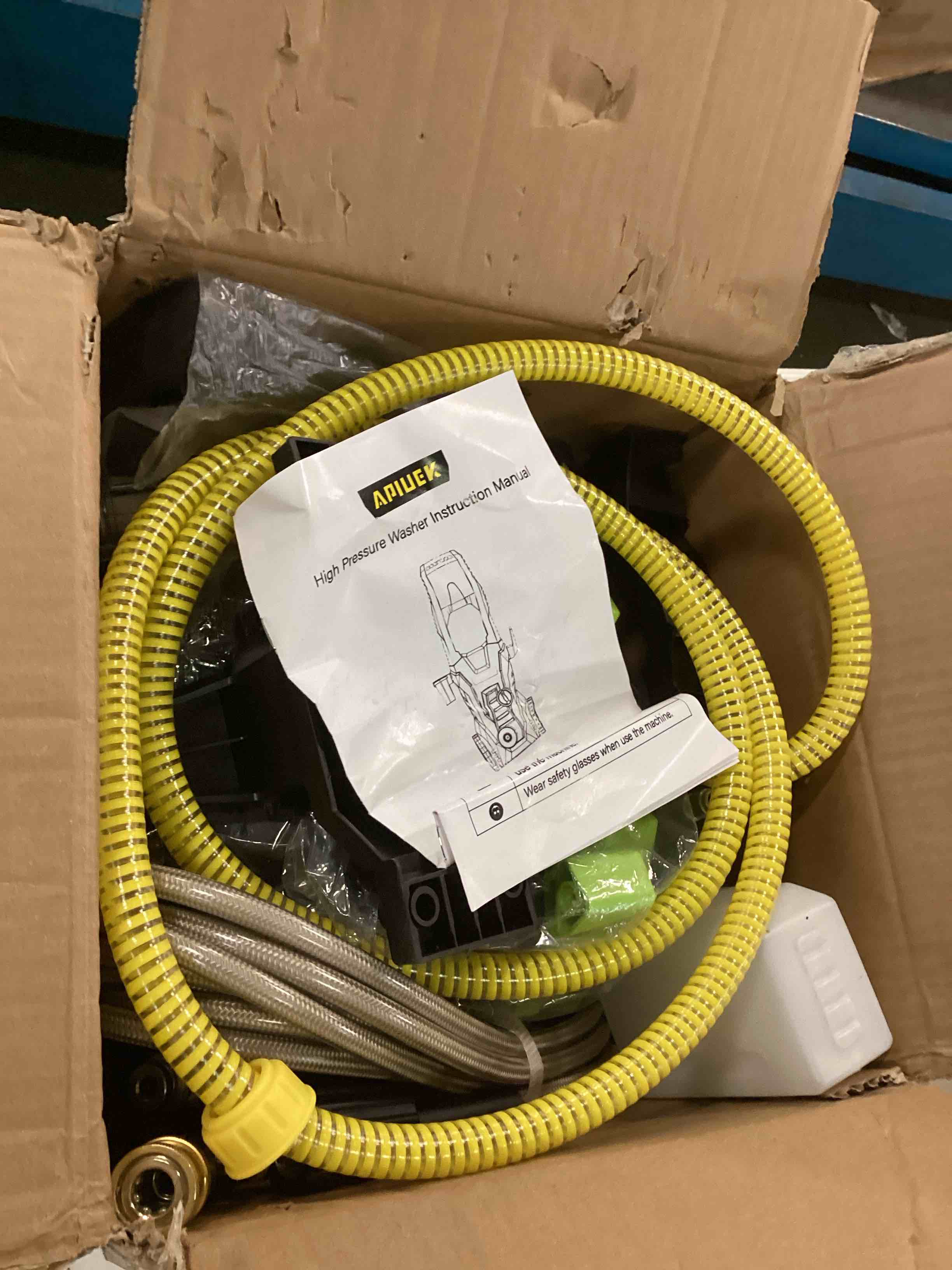 https://s3.amazonaws.com/lotting-images-prod/bidfta/RED6586735_1716552950204.jpeg