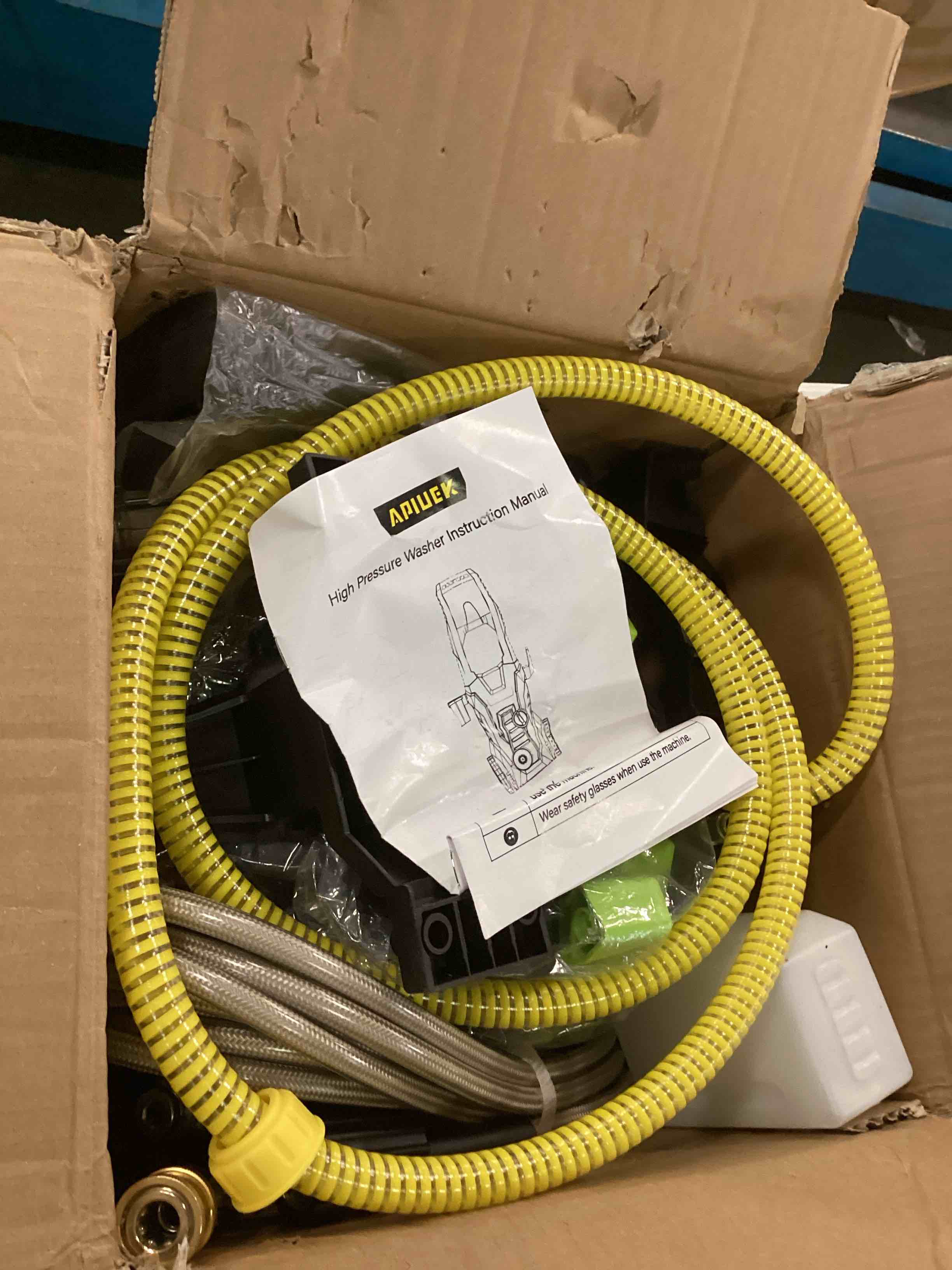 https://s3.amazonaws.com/lotting-images-prod/bidfta/RED6586735_1716552950949.jpeg