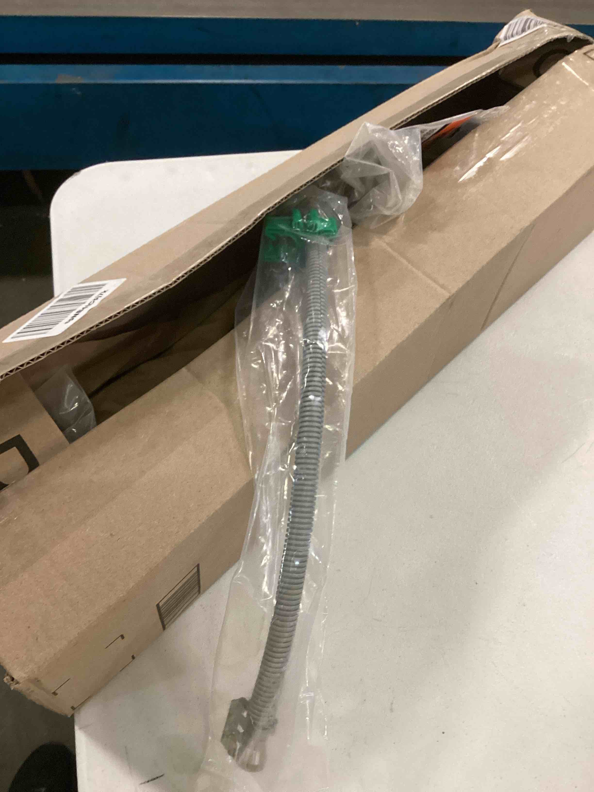 https://s3.amazonaws.com/lotting-images-prod/bidfta/RED6586743_1716553800576.jpeg