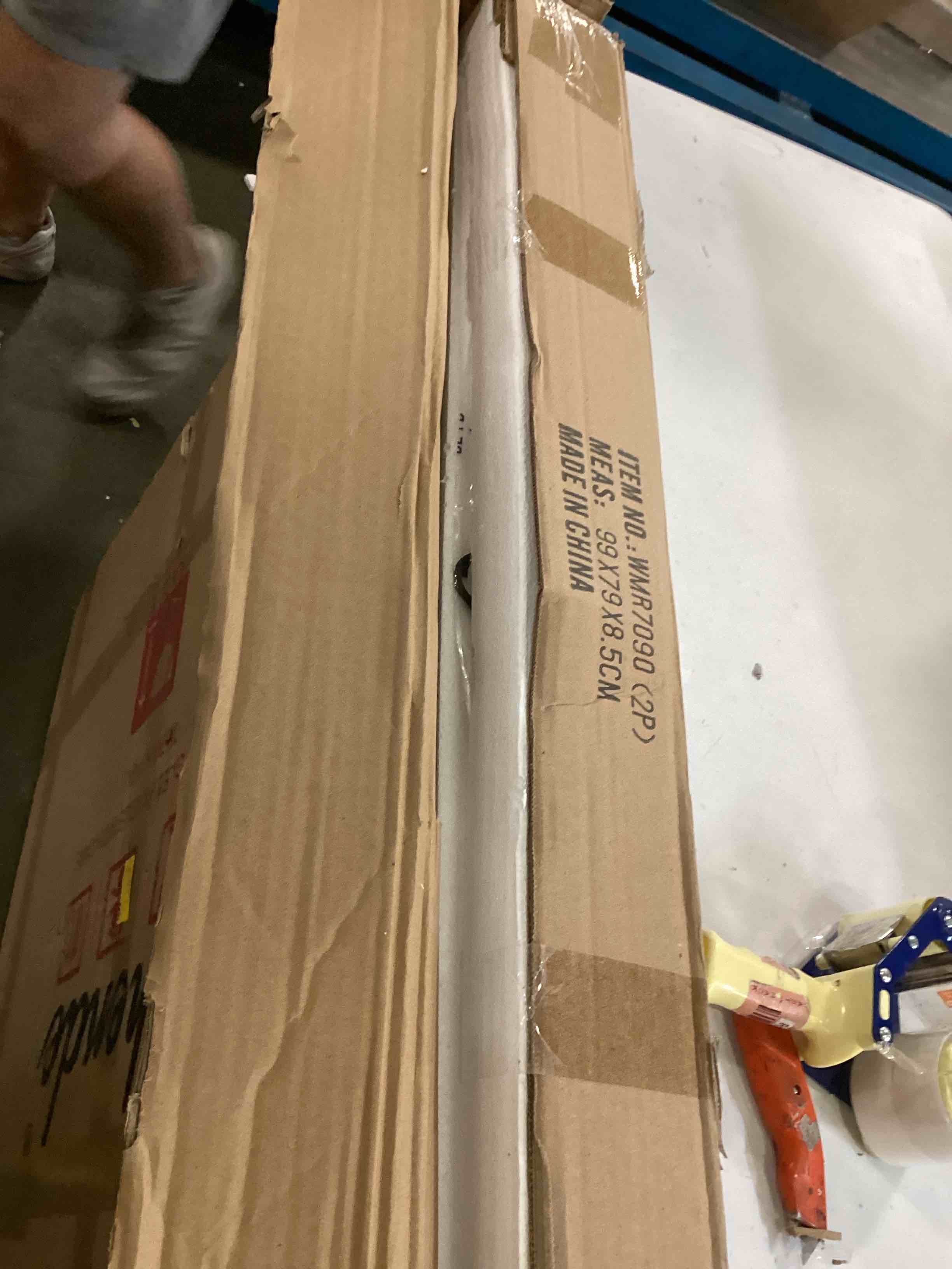 https://s3.amazonaws.com/lotting-images-prod/bidfta/RED6586857_1716572734187.jpeg