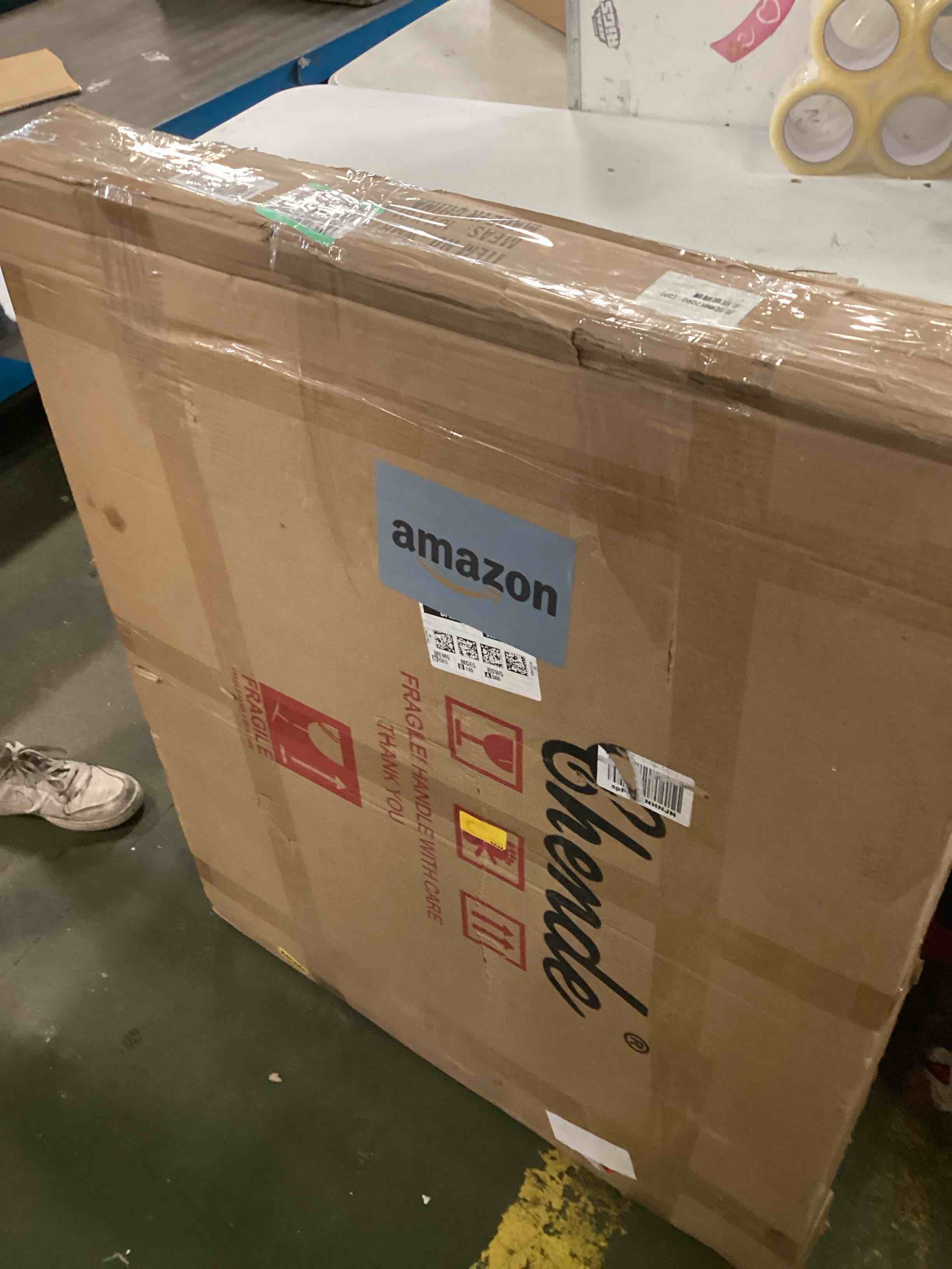 https://s3.amazonaws.com/lotting-images-prod/bidfta/RED6586857_1716572756731.jpeg