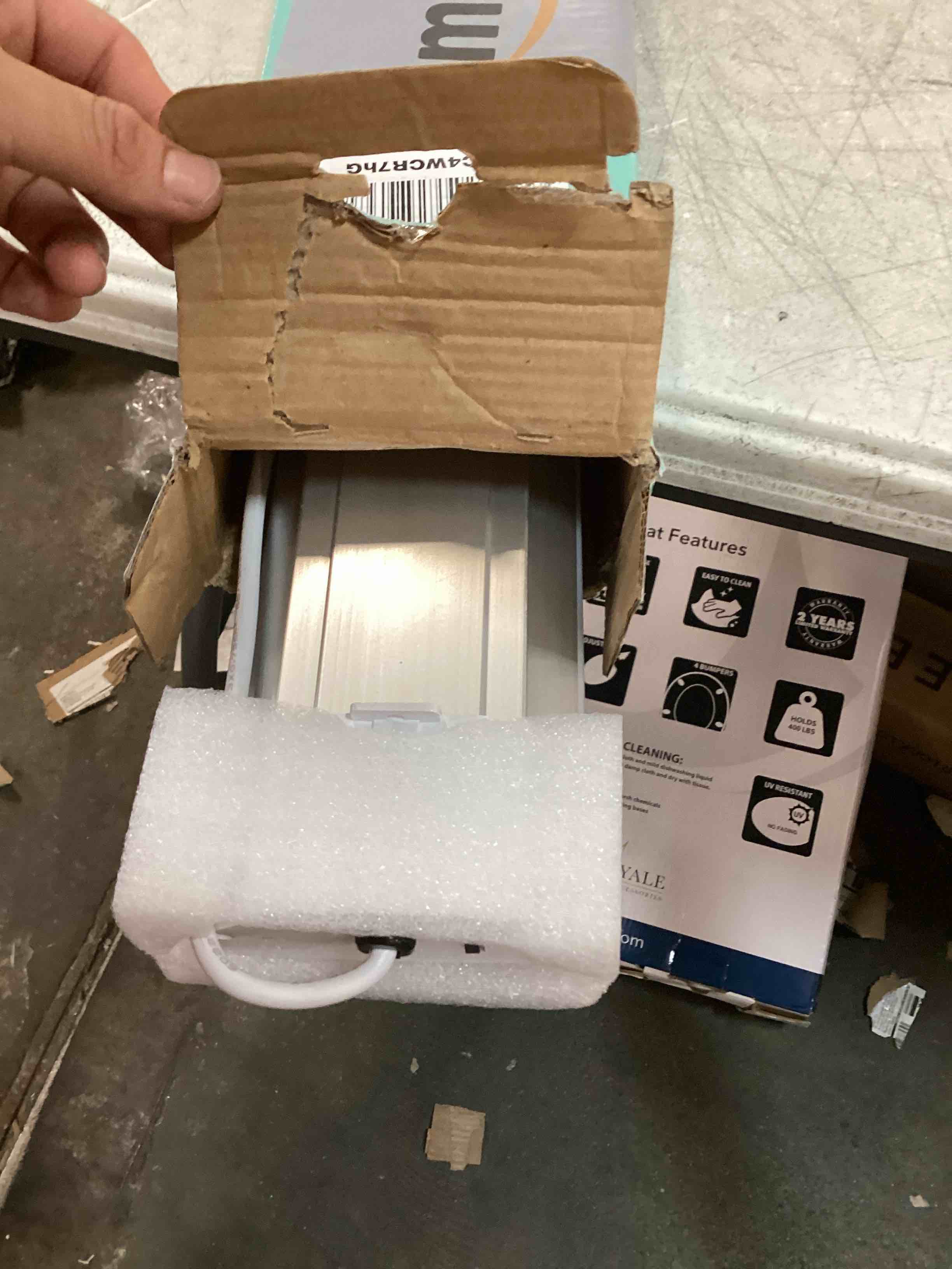 https://s3.amazonaws.com/lotting-images-prod/bidfta/RED6587030_1717781094620.jpeg