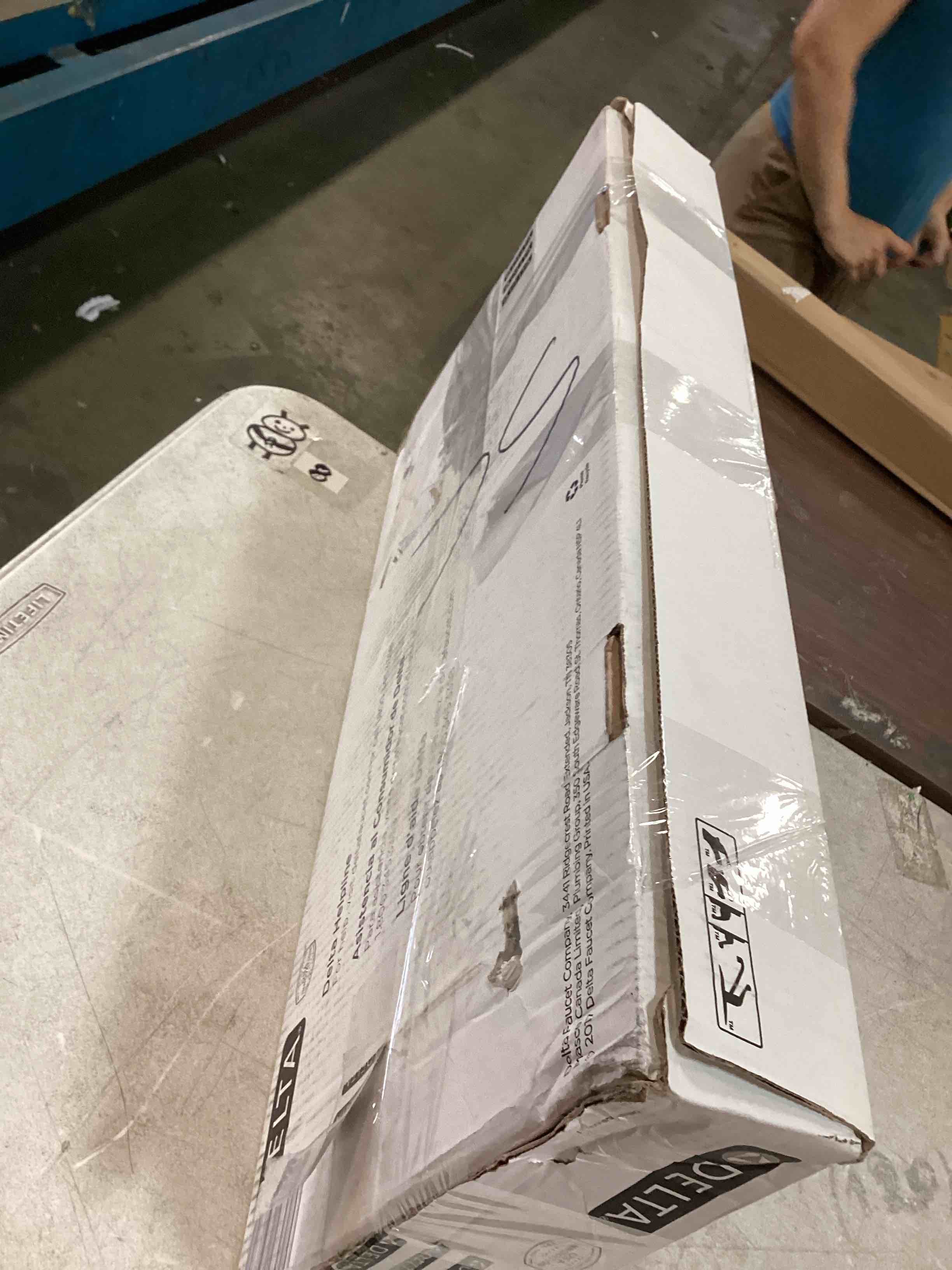 https://s3.amazonaws.com/lotting-images-prod/bidfta/RED6587037_1717781738243.jpeg