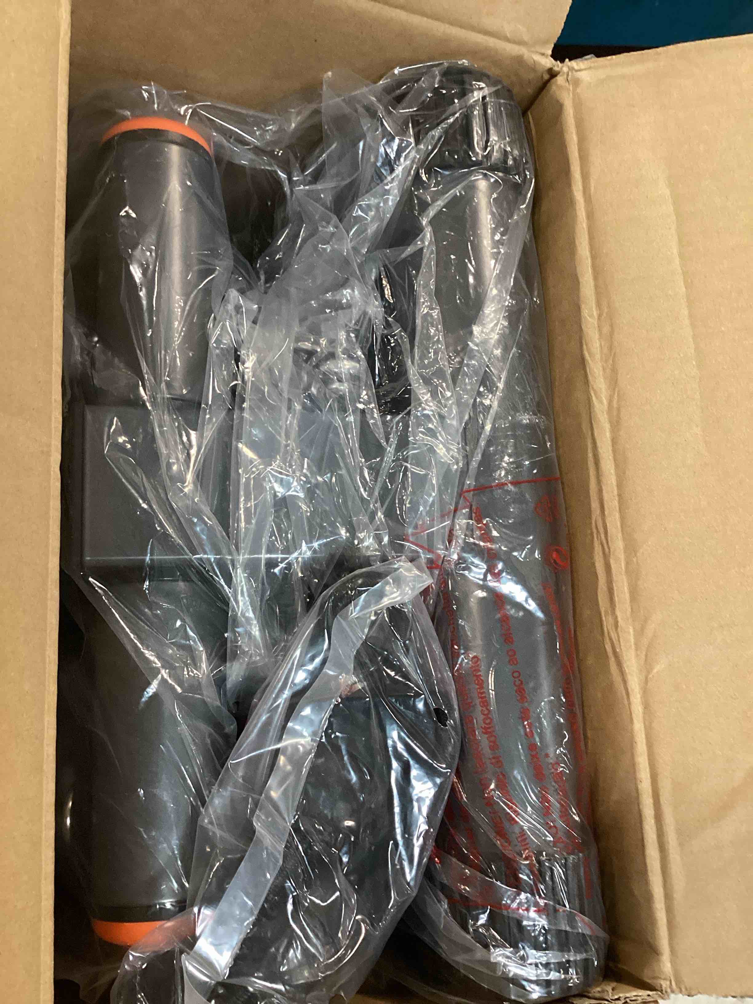 https://s3.amazonaws.com/lotting-images-prod/bidfta/RED6587082_1717788343057.jpeg
