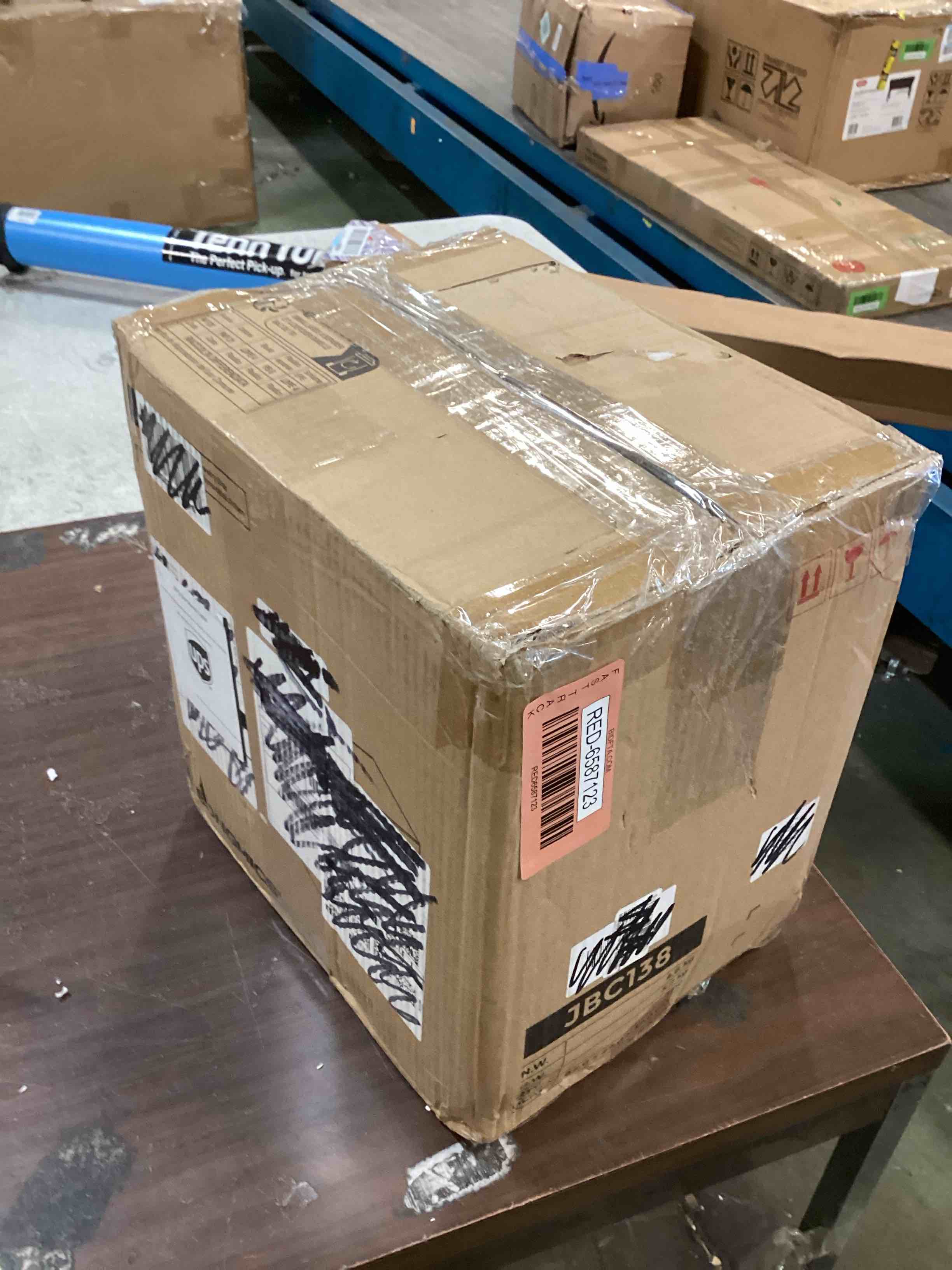 https://s3.amazonaws.com/lotting-images-prod/bidfta/RED6587123_1718022331251.jpeg
