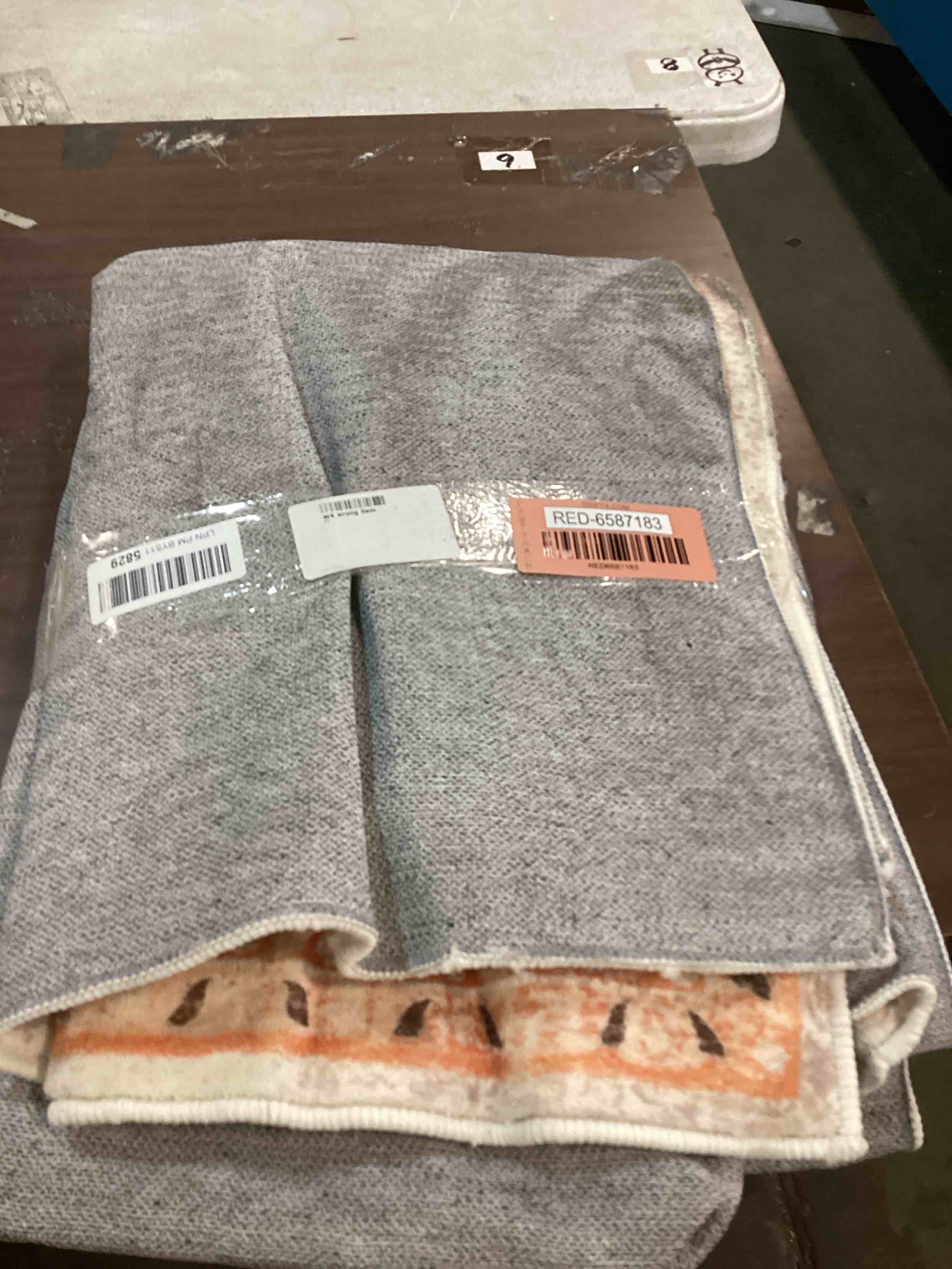 https://s3.amazonaws.com/lotting-images-prod/bidfta/RED6587183_1718034620548.jpeg