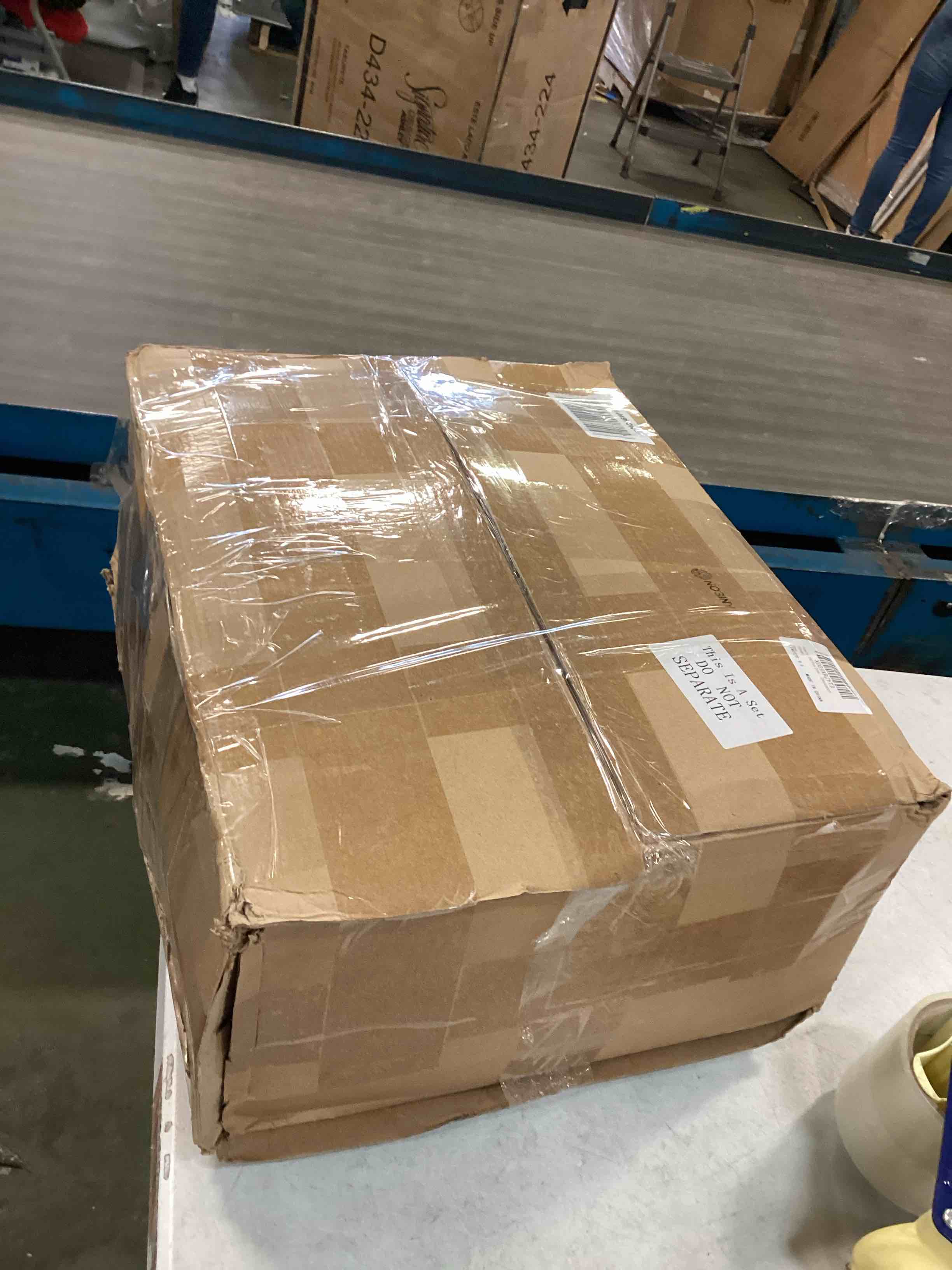 https://s3.amazonaws.com/lotting-images-prod/bidfta/RED6587422_1718117259035.jpeg
