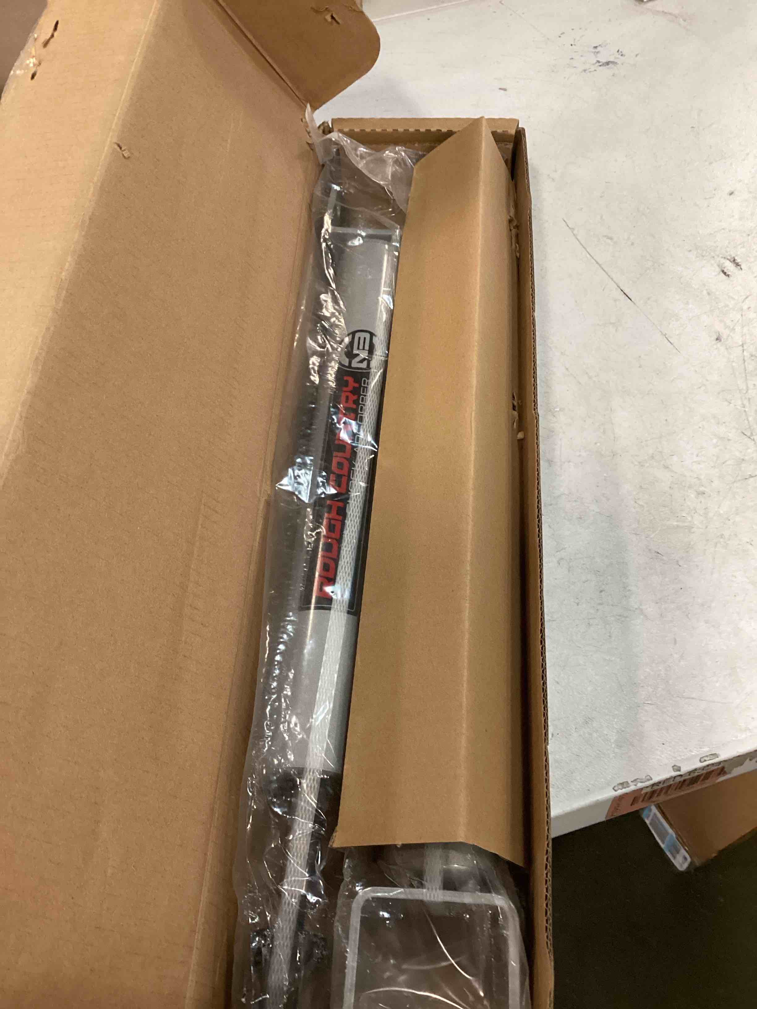https://s3.amazonaws.com/lotting-images-prod/bidfta/RED6587481_1718123072566.jpeg