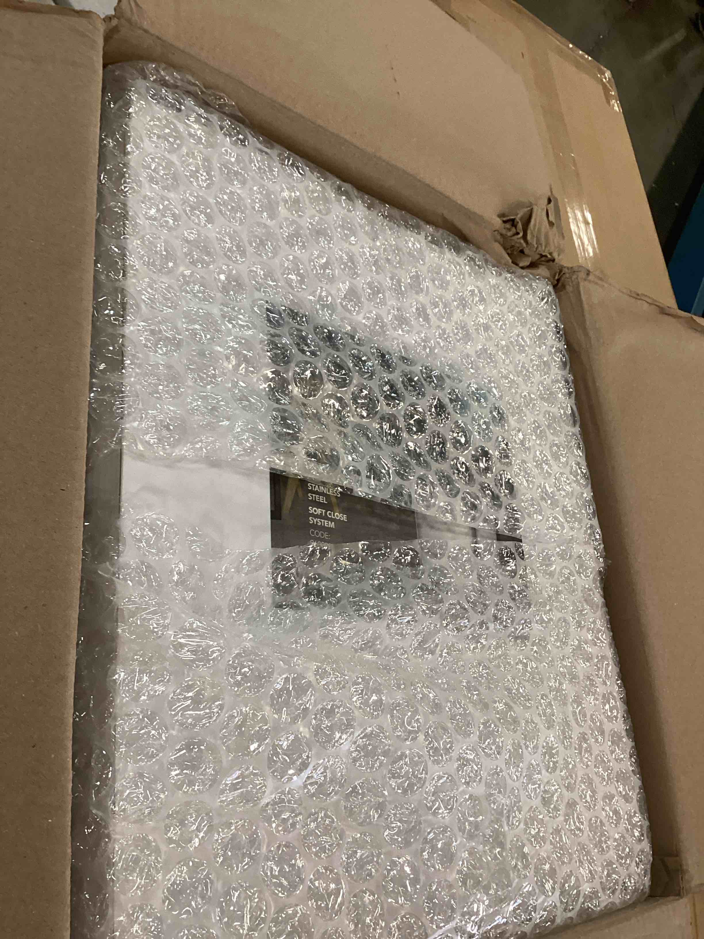 https://s3.amazonaws.com/lotting-images-prod/bidfta/RED6587723_1718213461604.jpeg