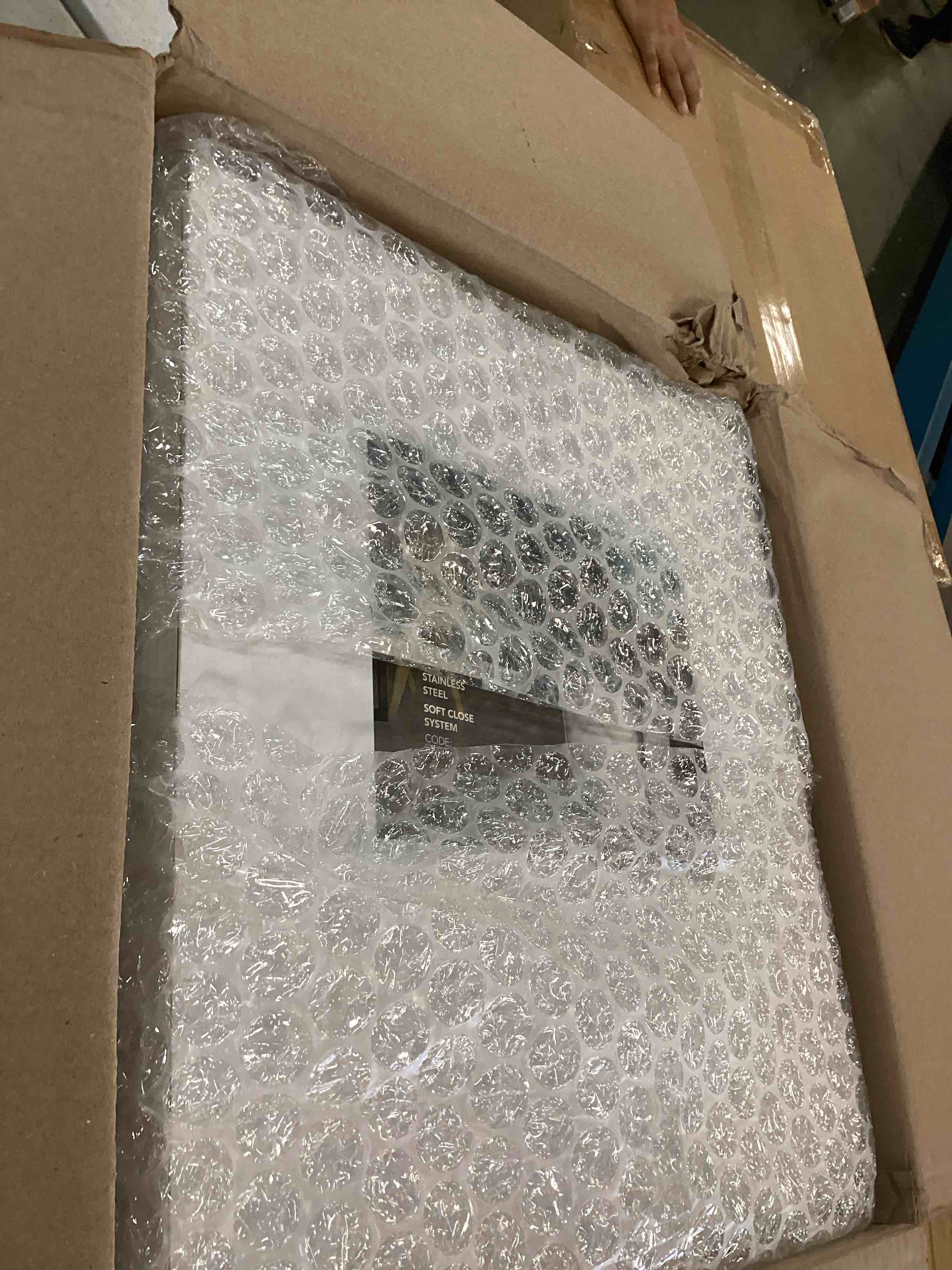 https://s3.amazonaws.com/lotting-images-prod/bidfta/RED6587723_1718213462372.jpeg