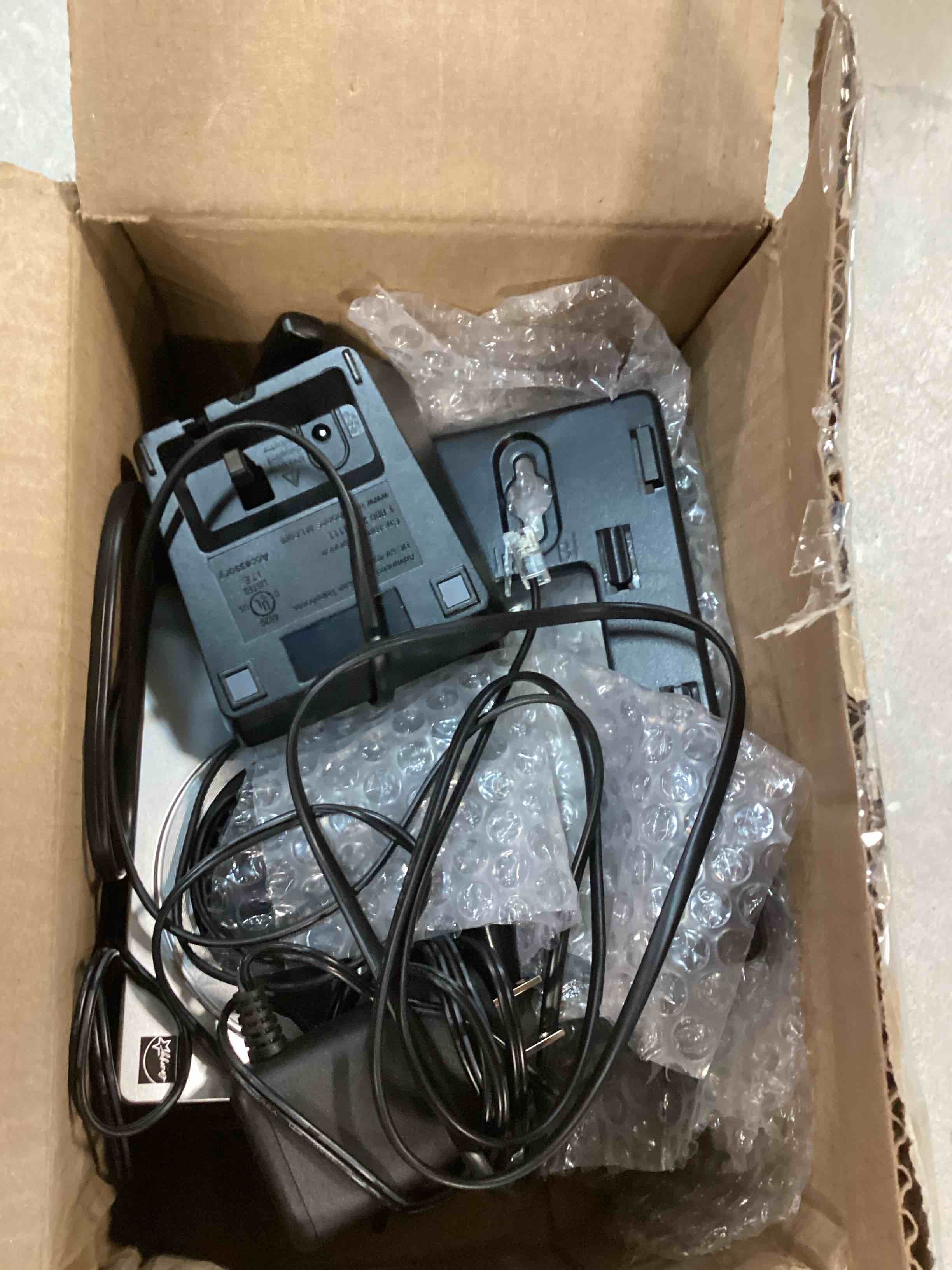 https://s3.amazonaws.com/lotting-images-prod/bidfta/RED6587724_1718213573522.jpeg