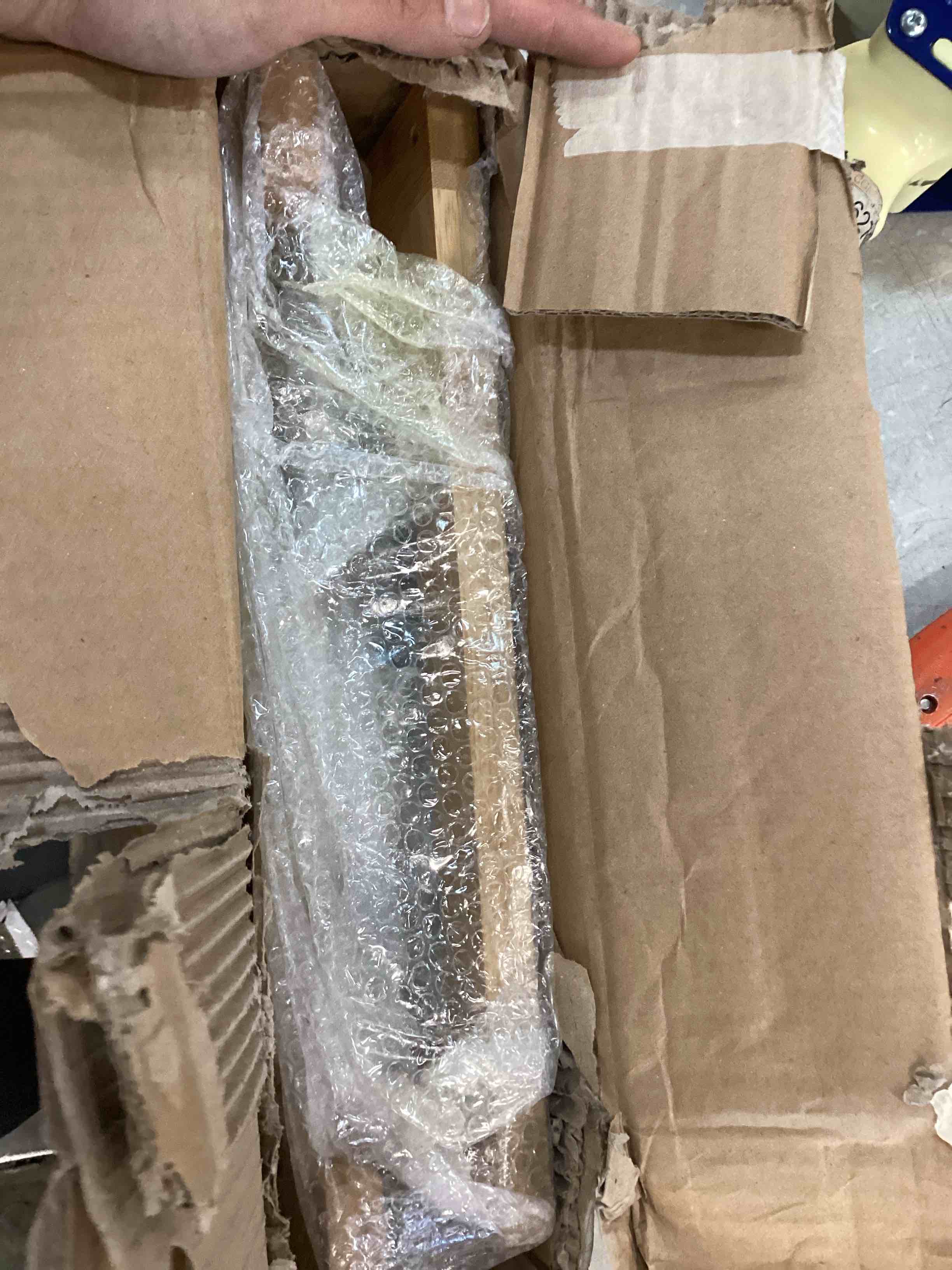 https://s3.amazonaws.com/lotting-images-prod/bidfta/RED6587777_1718218477950.jpeg