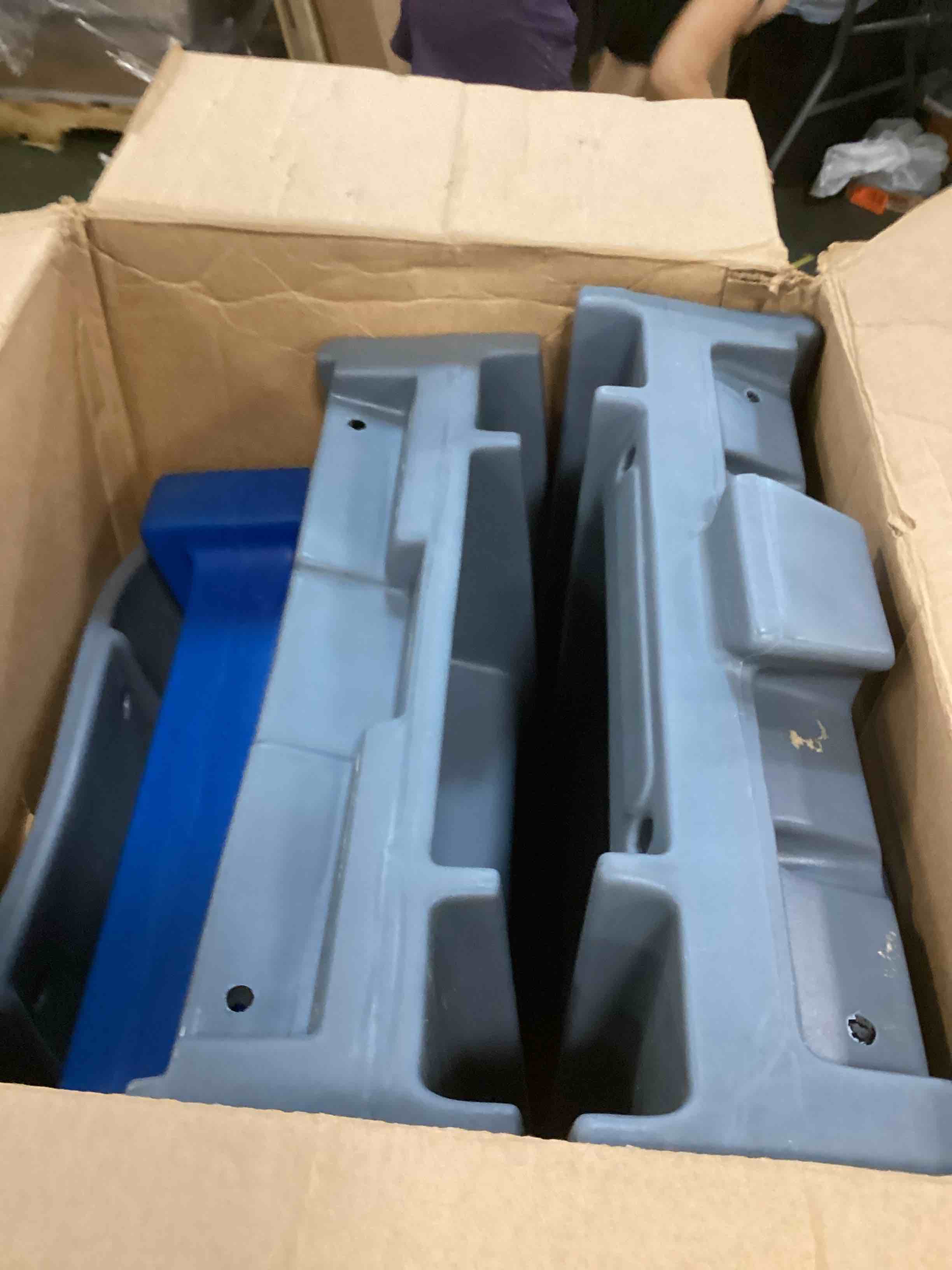 https://s3.amazonaws.com/lotting-images-prod/bidfta/RED6587887_1718284624760.jpeg