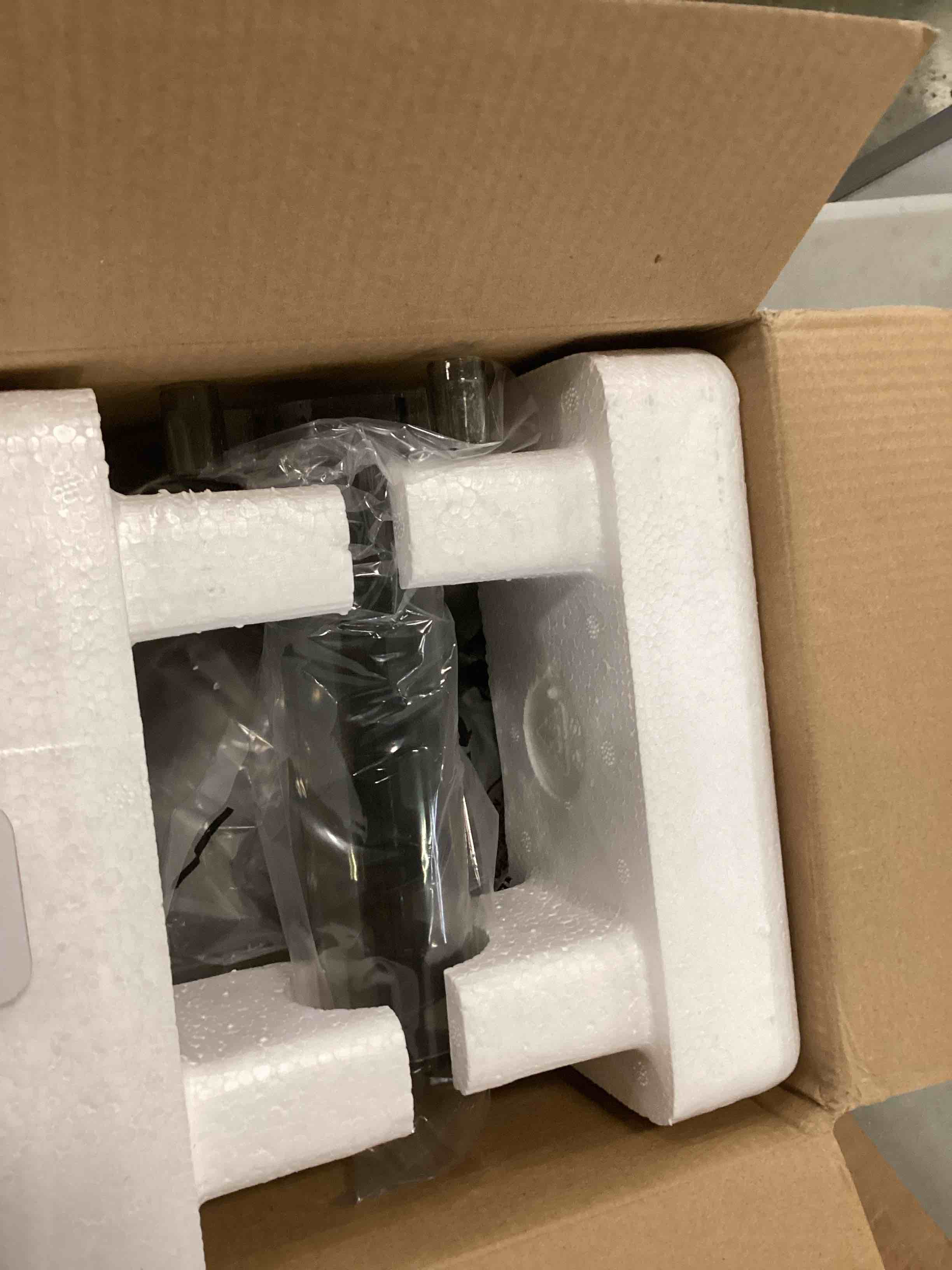 https://s3.amazonaws.com/lotting-images-prod/bidfta/RED6588040_1718302491870.jpeg