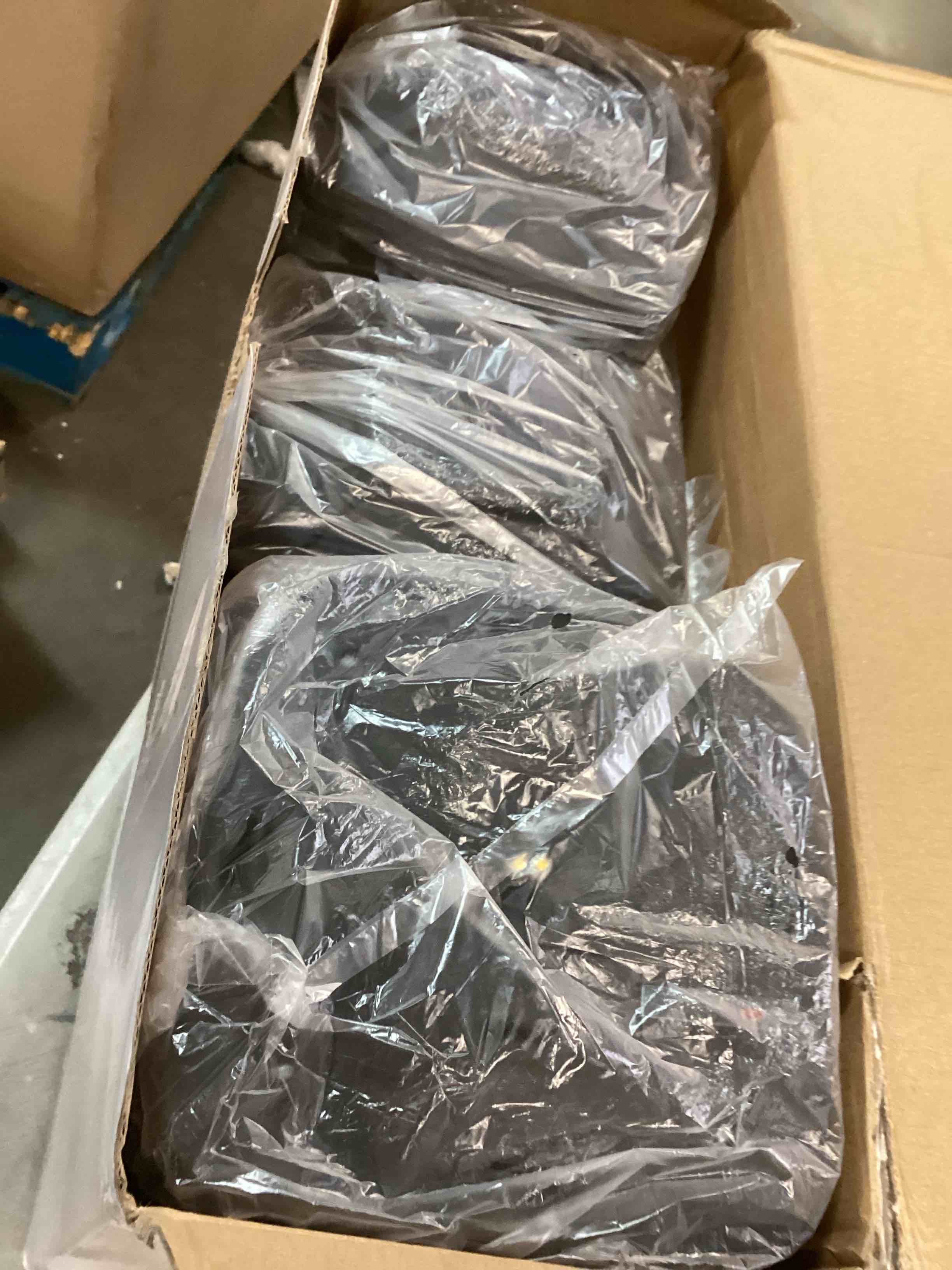 https://s3.amazonaws.com/lotting-images-prod/bidfta/RED6588686_1718634418523.jpeg