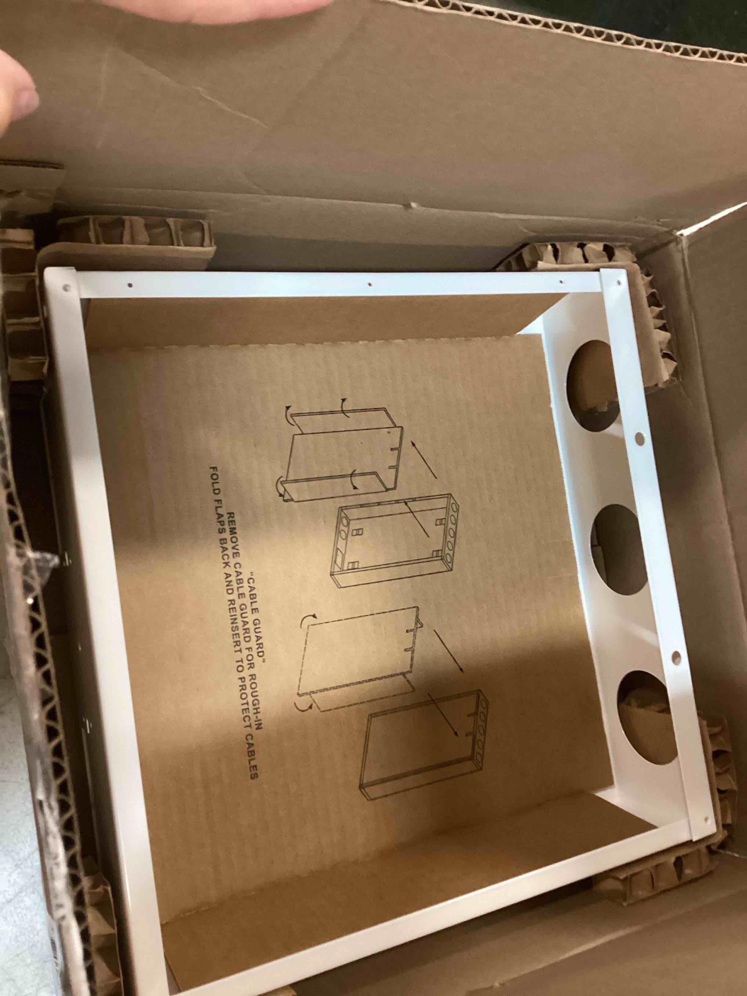 https://s3.amazonaws.com/lotting-images-prod/bidfta/RED6588823_1718726120348.jpeg