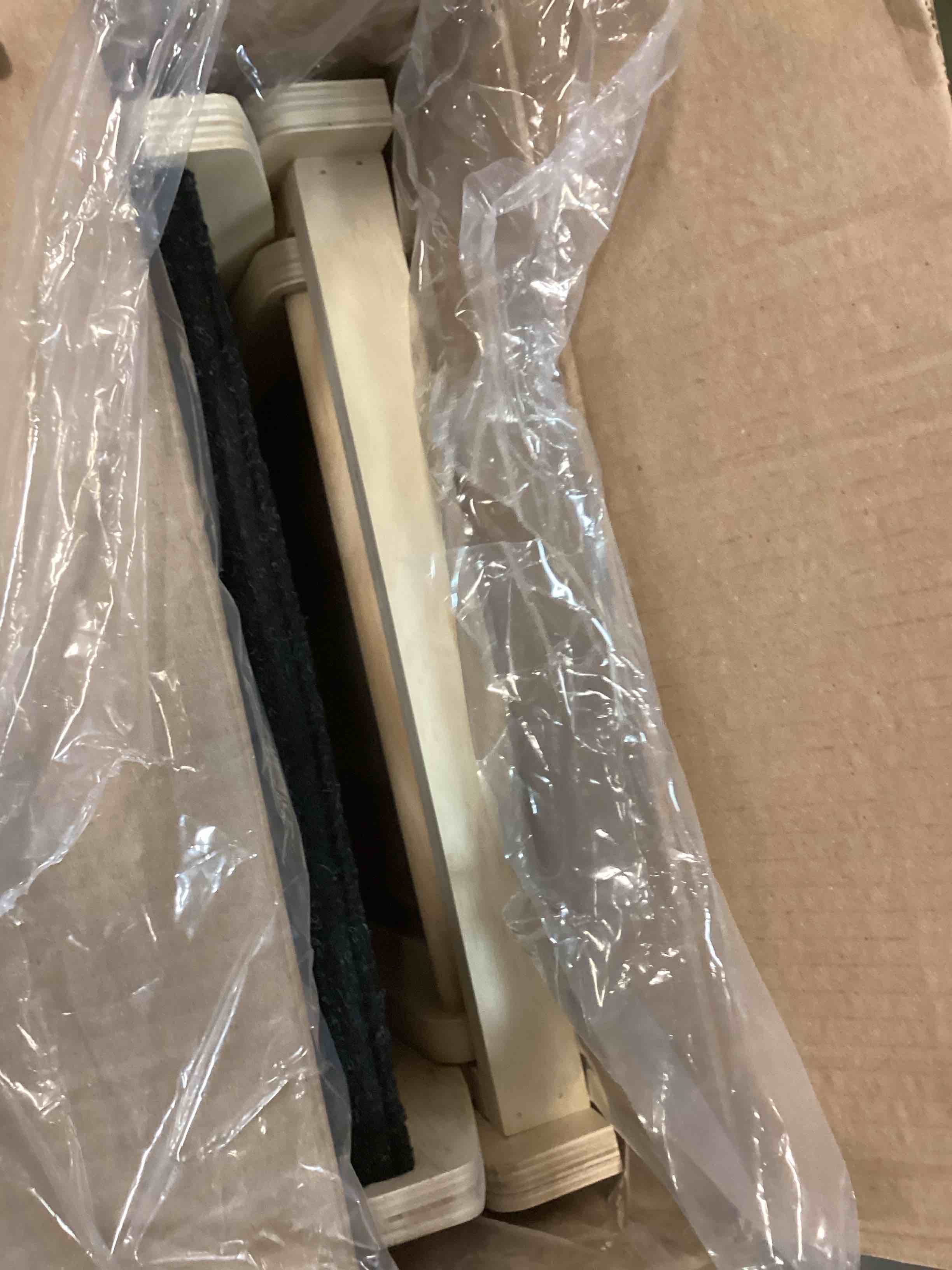 https://s3.amazonaws.com/lotting-images-prod/bidfta/RED6589106_1718822240914.jpeg