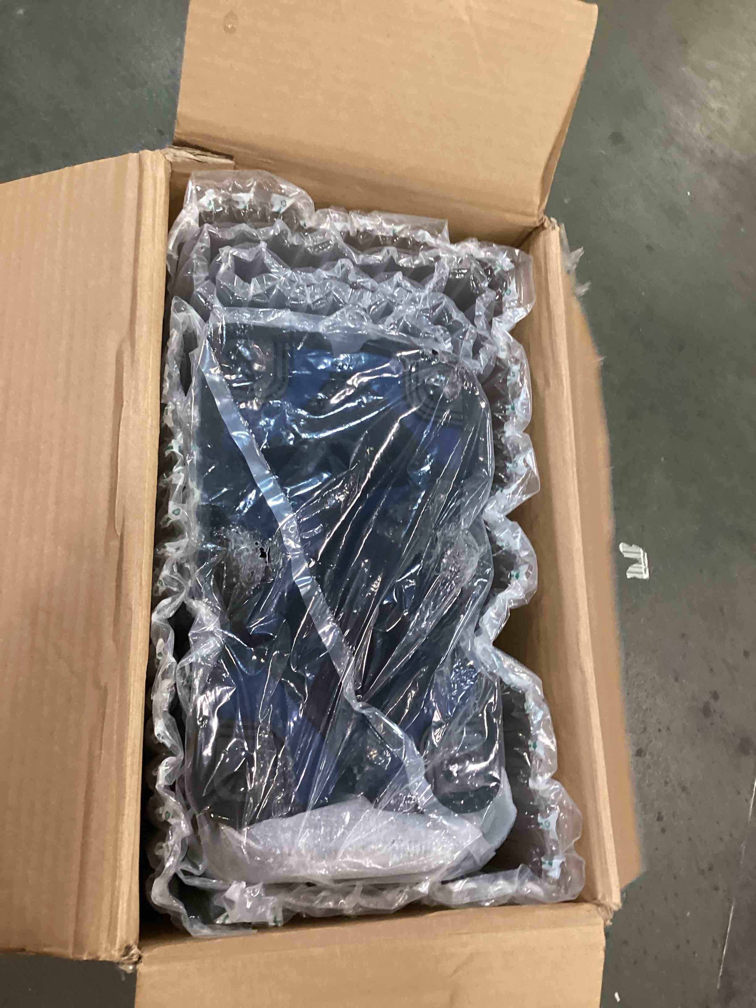 https://s3.amazonaws.com/lotting-images-prod/bidfta/RED6589307_1718896620956.jpeg