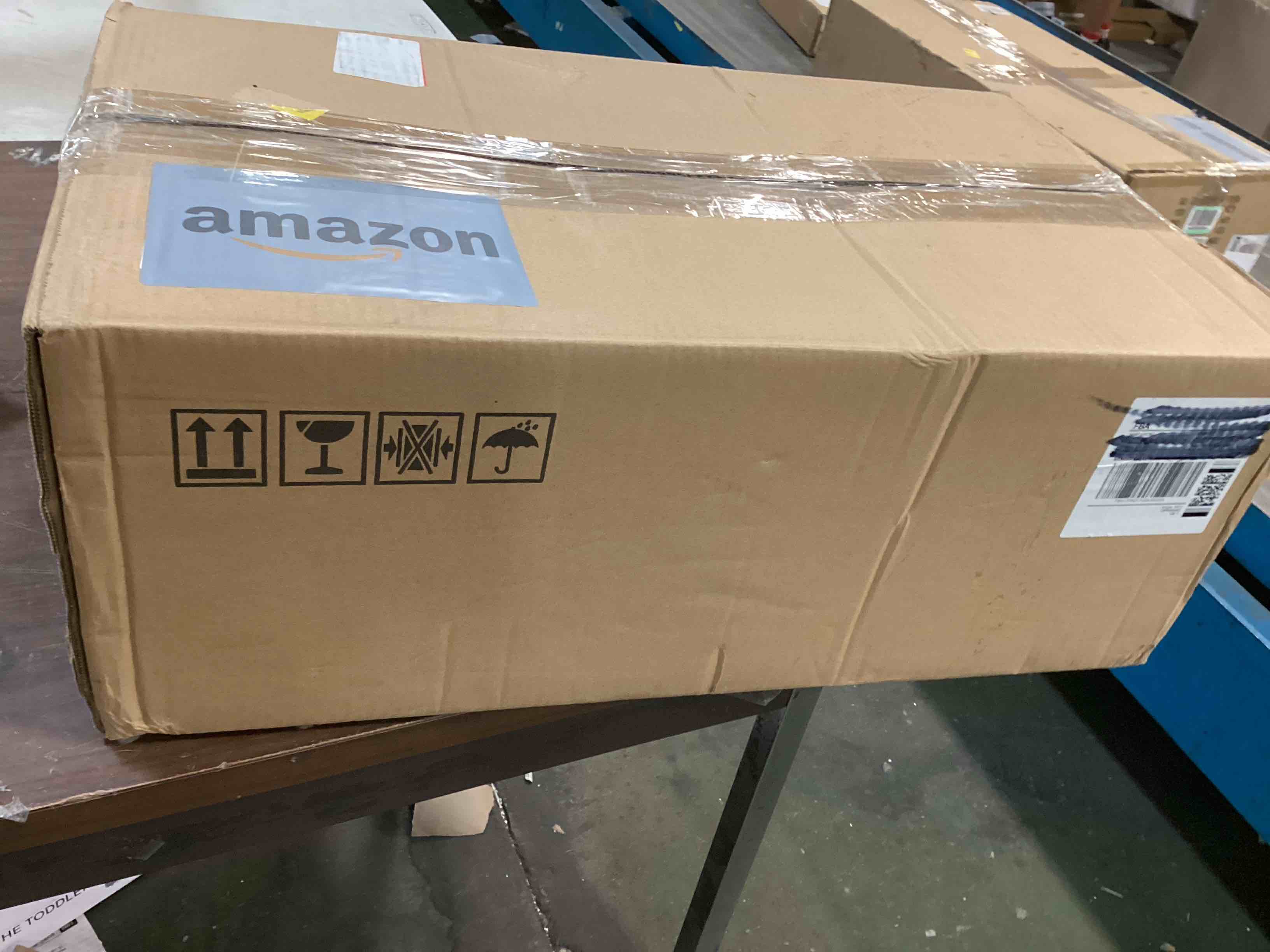 https://s3.amazonaws.com/lotting-images-prod/bidfta/RED6590013_1716227470801.jpeg
