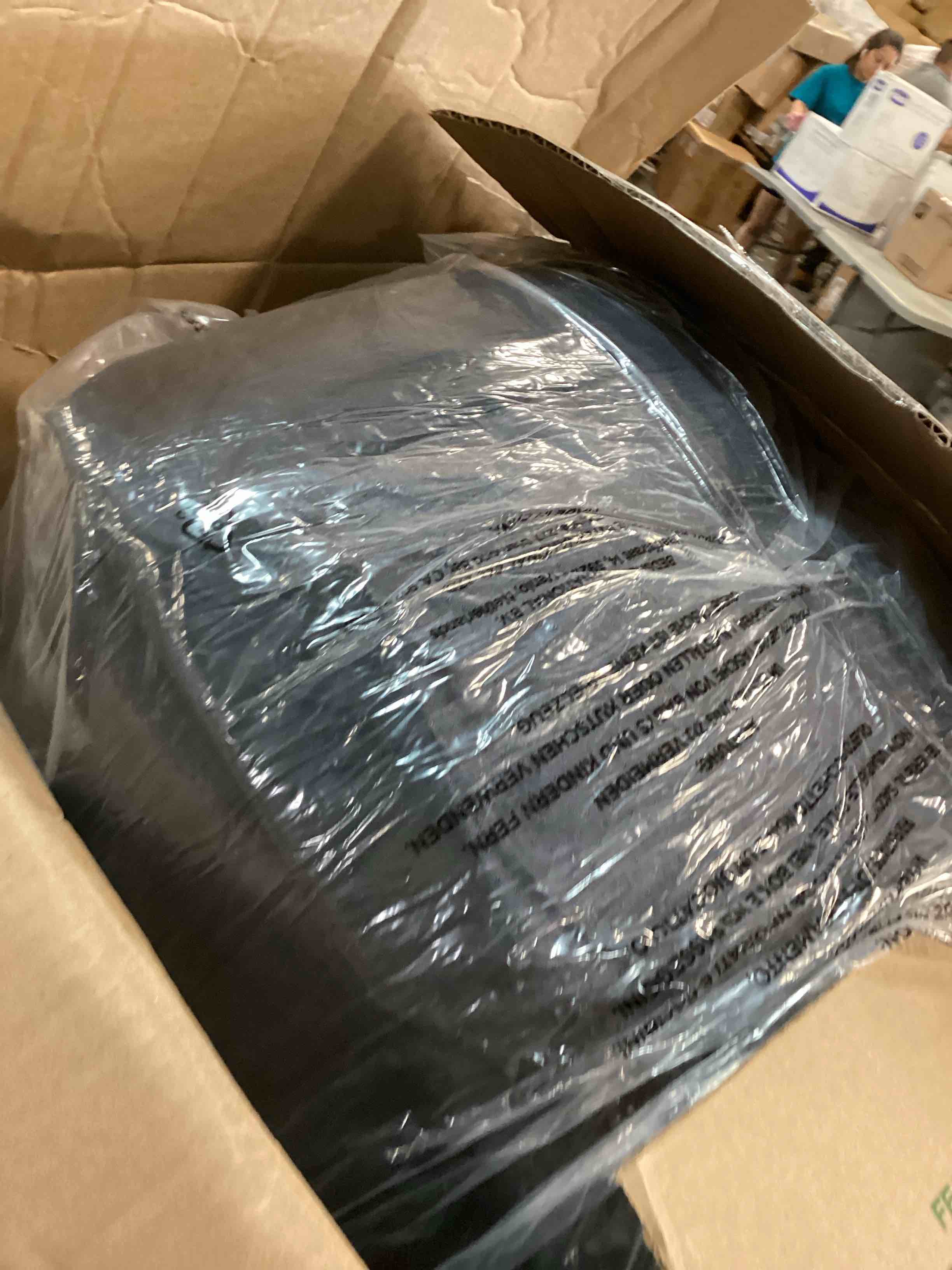 https://s3.amazonaws.com/lotting-images-prod/bidfta/RED6590016_1716227659585.jpeg